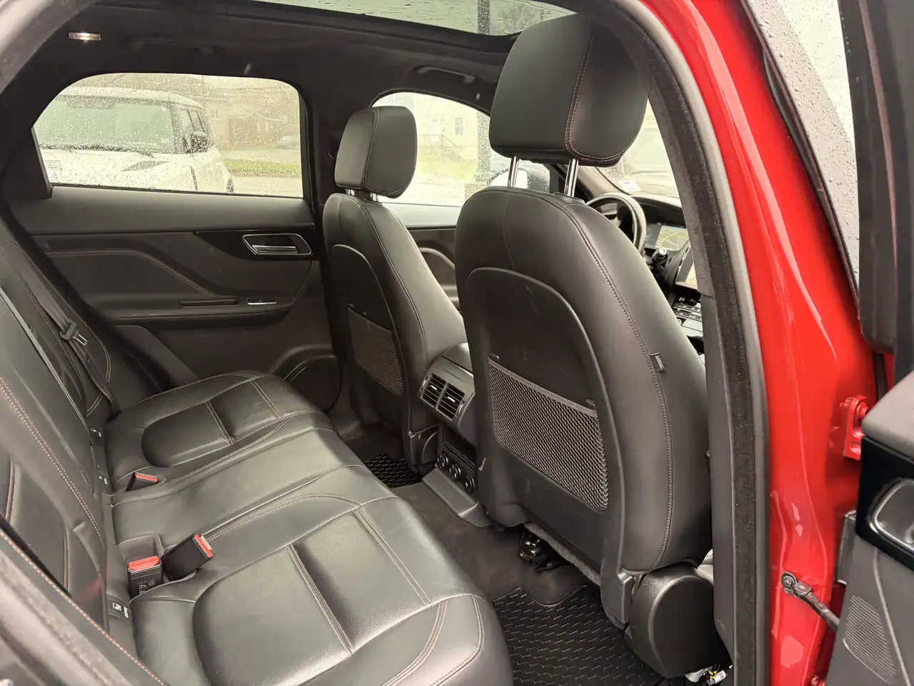 Jaguar F-Pace снимка Jaguar F-Pace