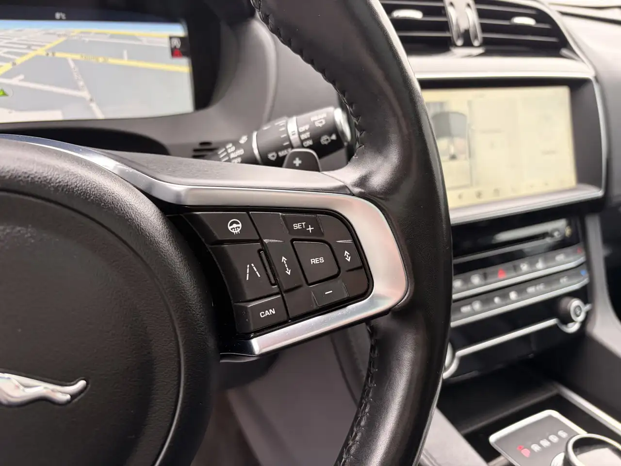 Jaguar F-Pace снимка Jaguar F-Pace