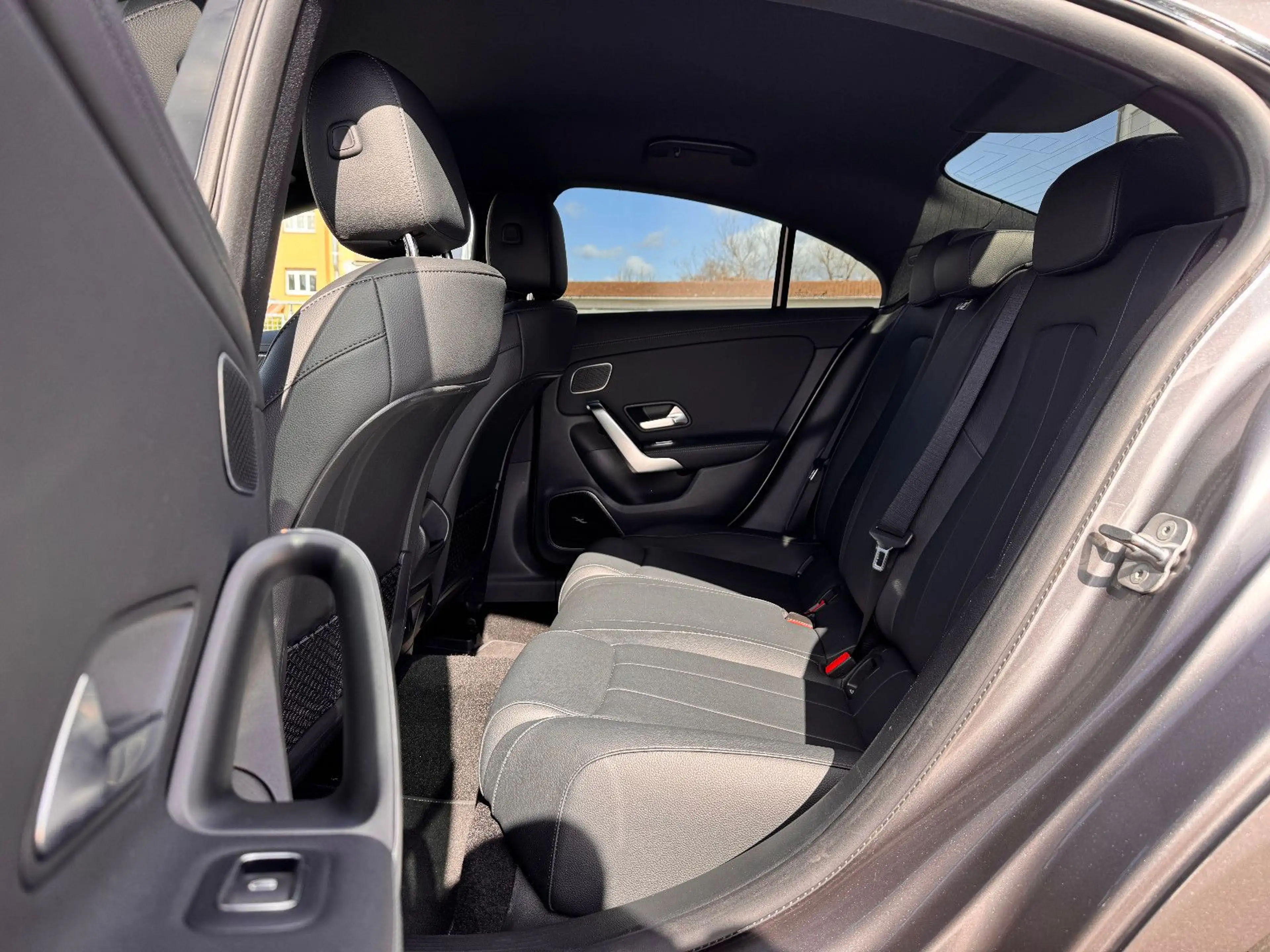 Mercedes-Benz CLA 200 d 8G DISTRONIC/360°/BURMSTER/STANDH. — photo 15