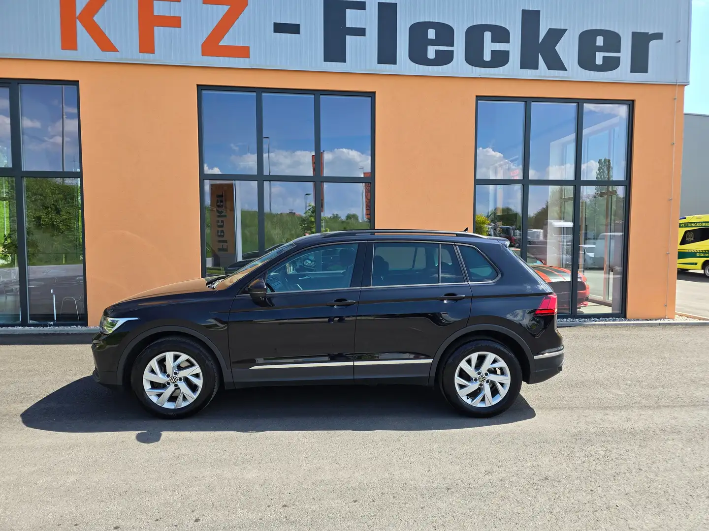 Volkswagen Tiguan Life 4Motion-DSG Schwarz - 2