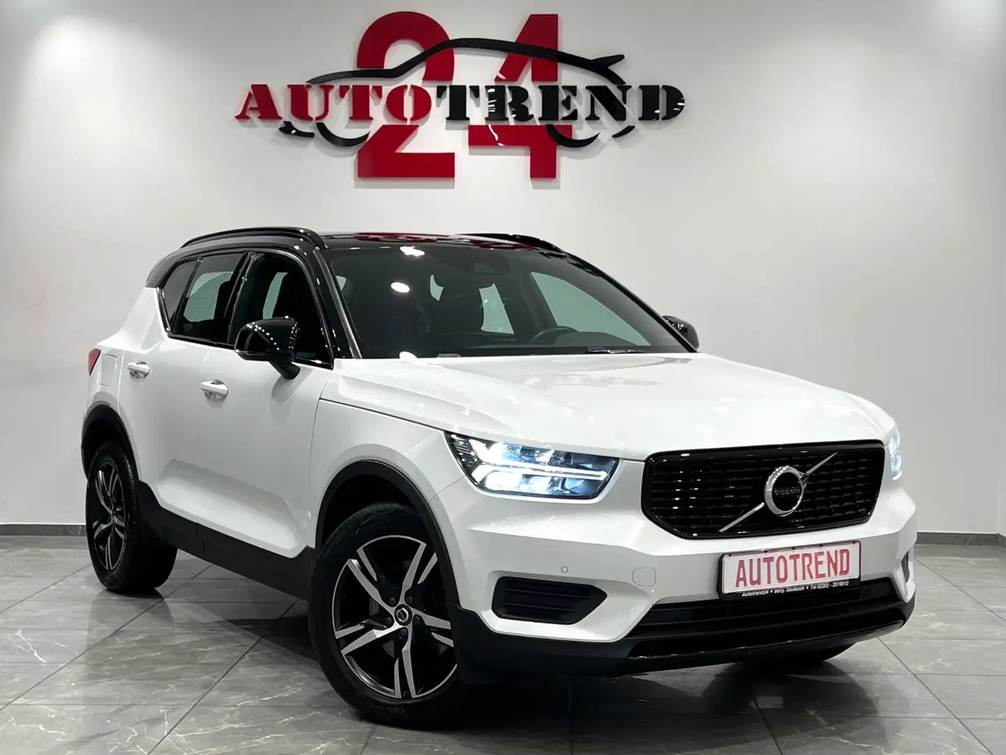 Volvo XC40 R Design AWD KAMERA+LED+AHK+8xALU'S Weiß - 2