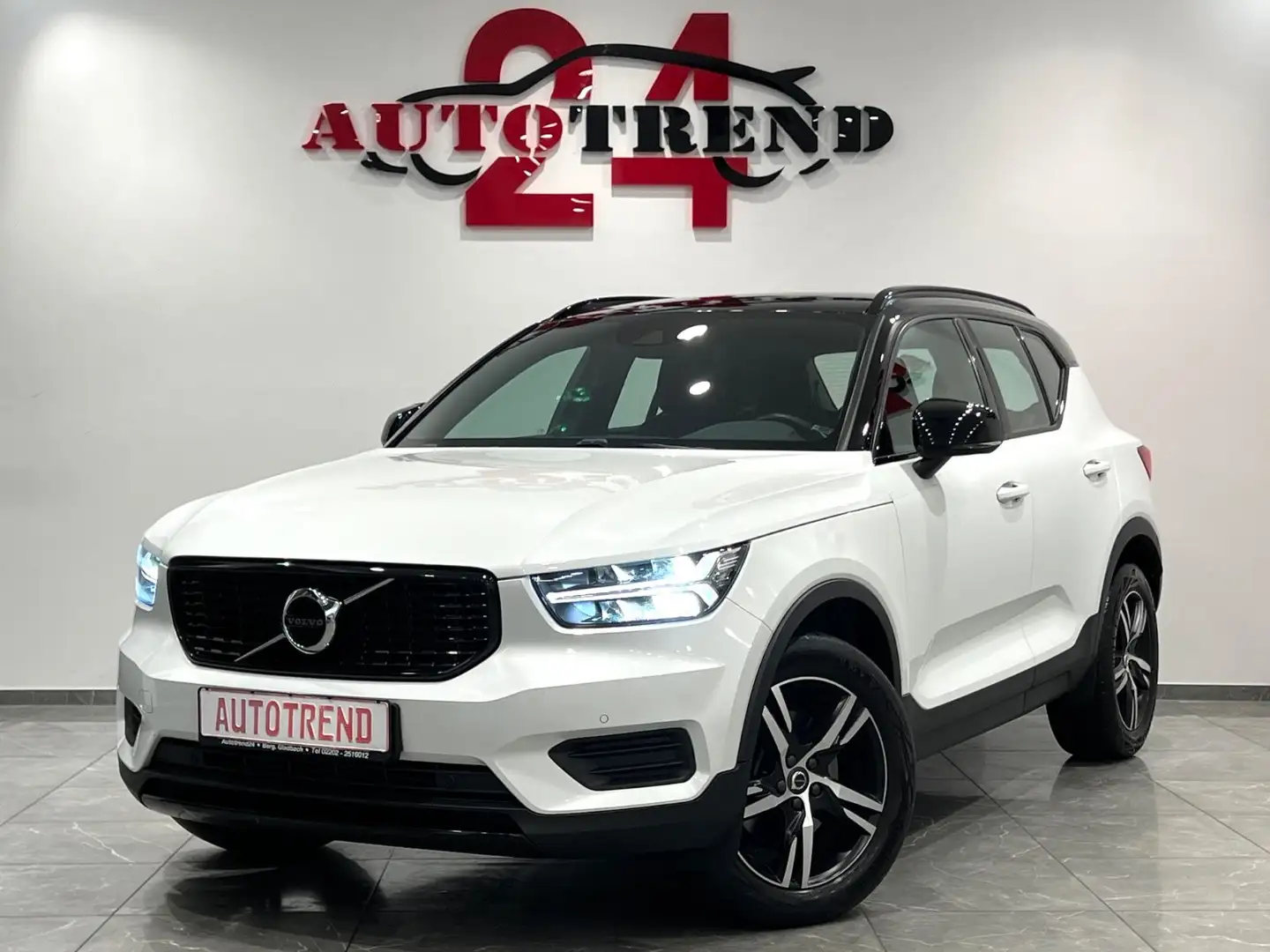 Volvo XC40 R Design AWD KAMERA+LED+AHK+8xALU'S Weiß - 1