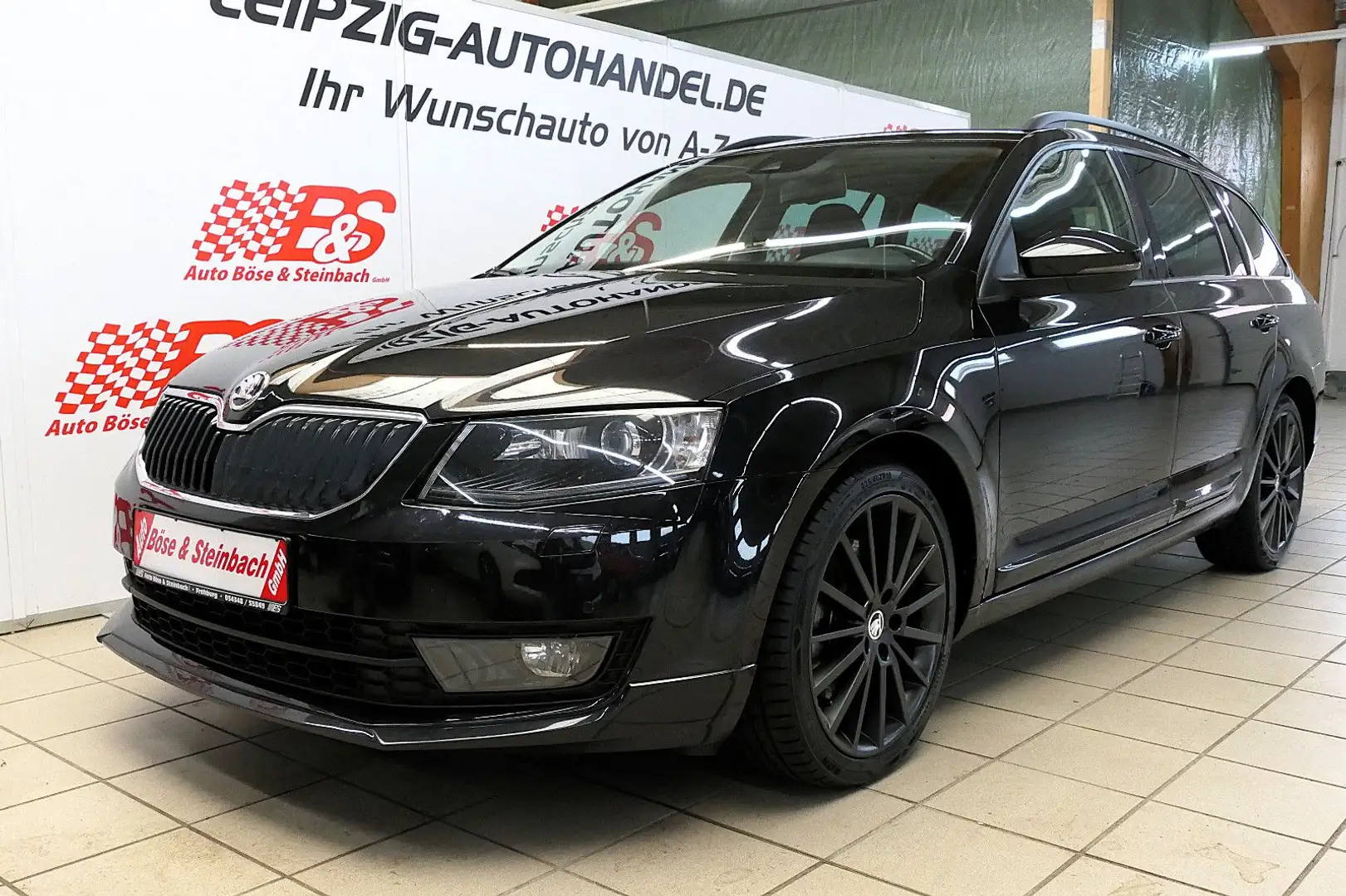 Skoda Octavia Combi Joy*AUT*NAV*AHK*PANO*PDC* Schwarz - 1