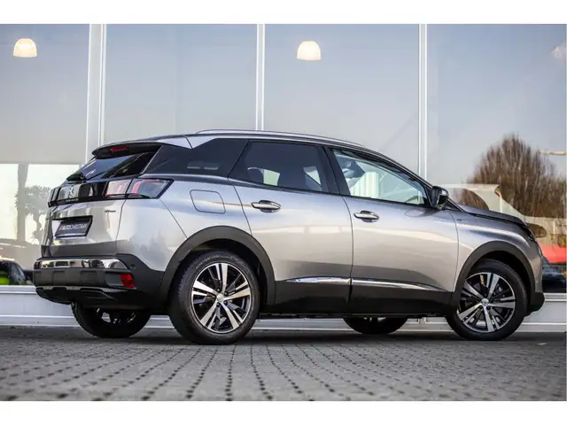 Peugeot 3008 view 2