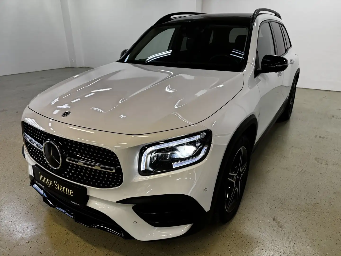 Mercedes-Benz GLB 220 GLB 220 d 4M AMG Pano Distr 360 Cam Multibeam Navi Bianco - 2