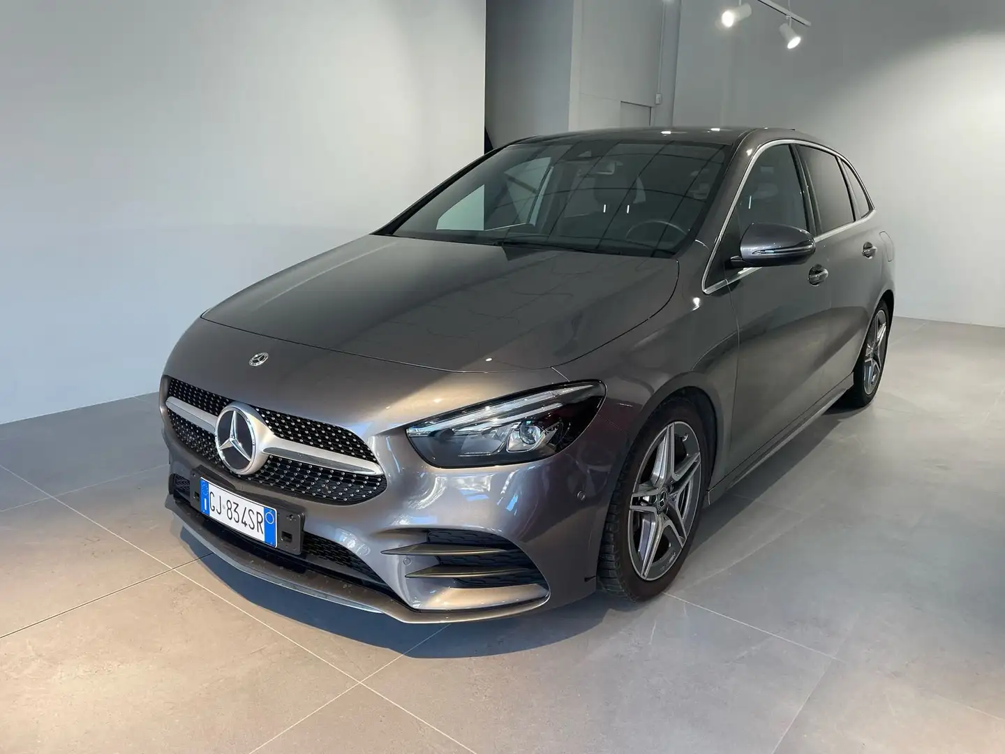 Mercedes-Benz B 180 (W247) B 180 d Automatic Sport Plus Šedá - 1