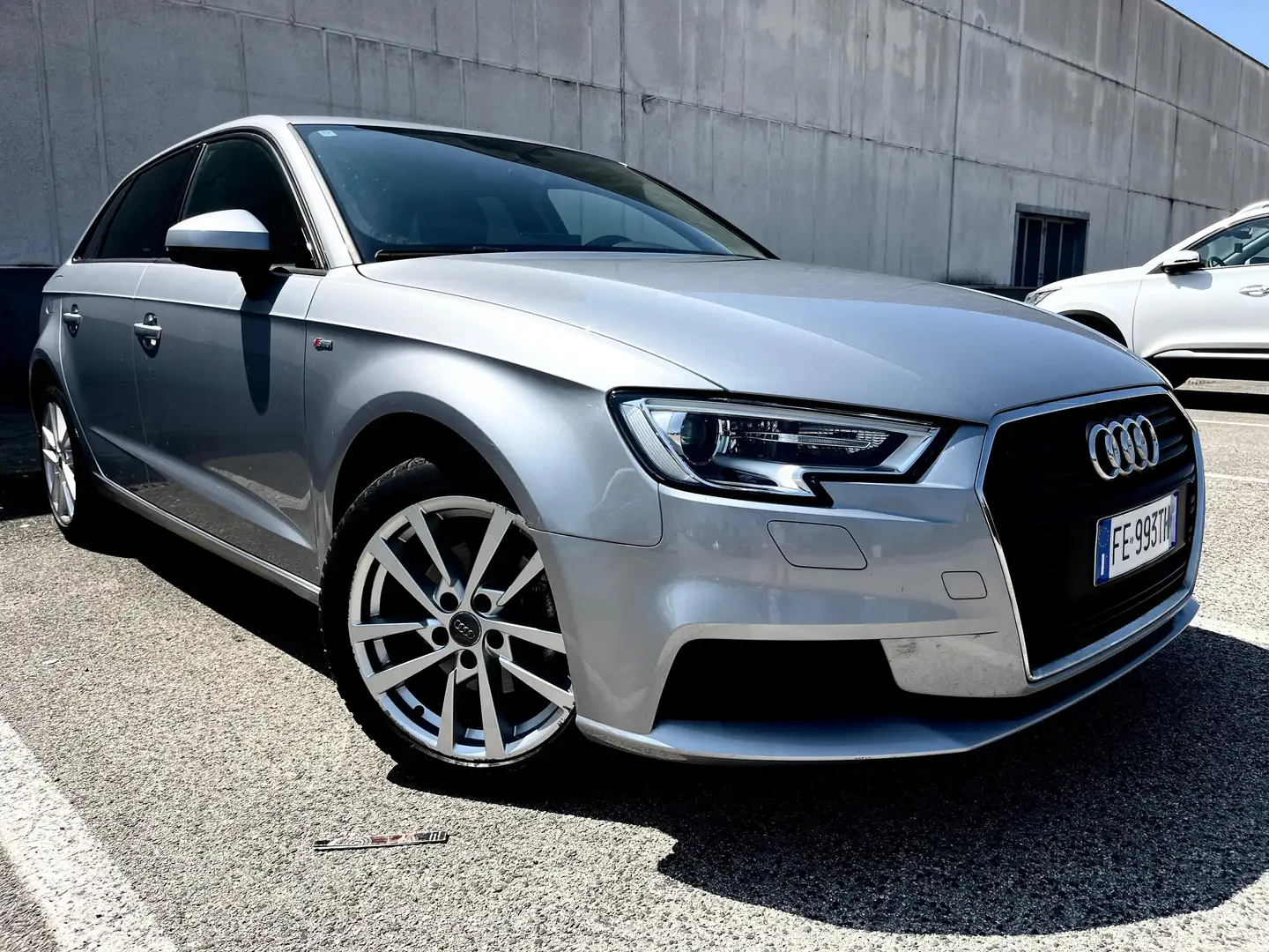 Audi A3 A3 Sportback 1.6 tdi Sport 110cv s-tronic Gris - 1