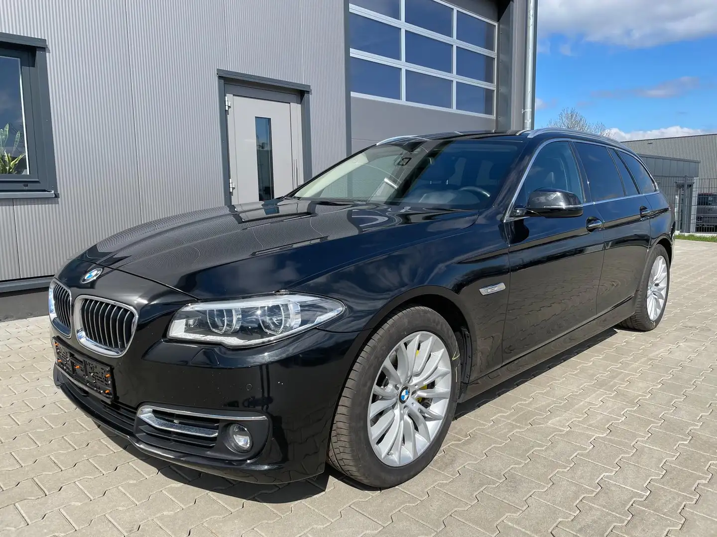 BMW 535 d Touring xDrive Aut. LED AHK Export Mängel Noir - 1