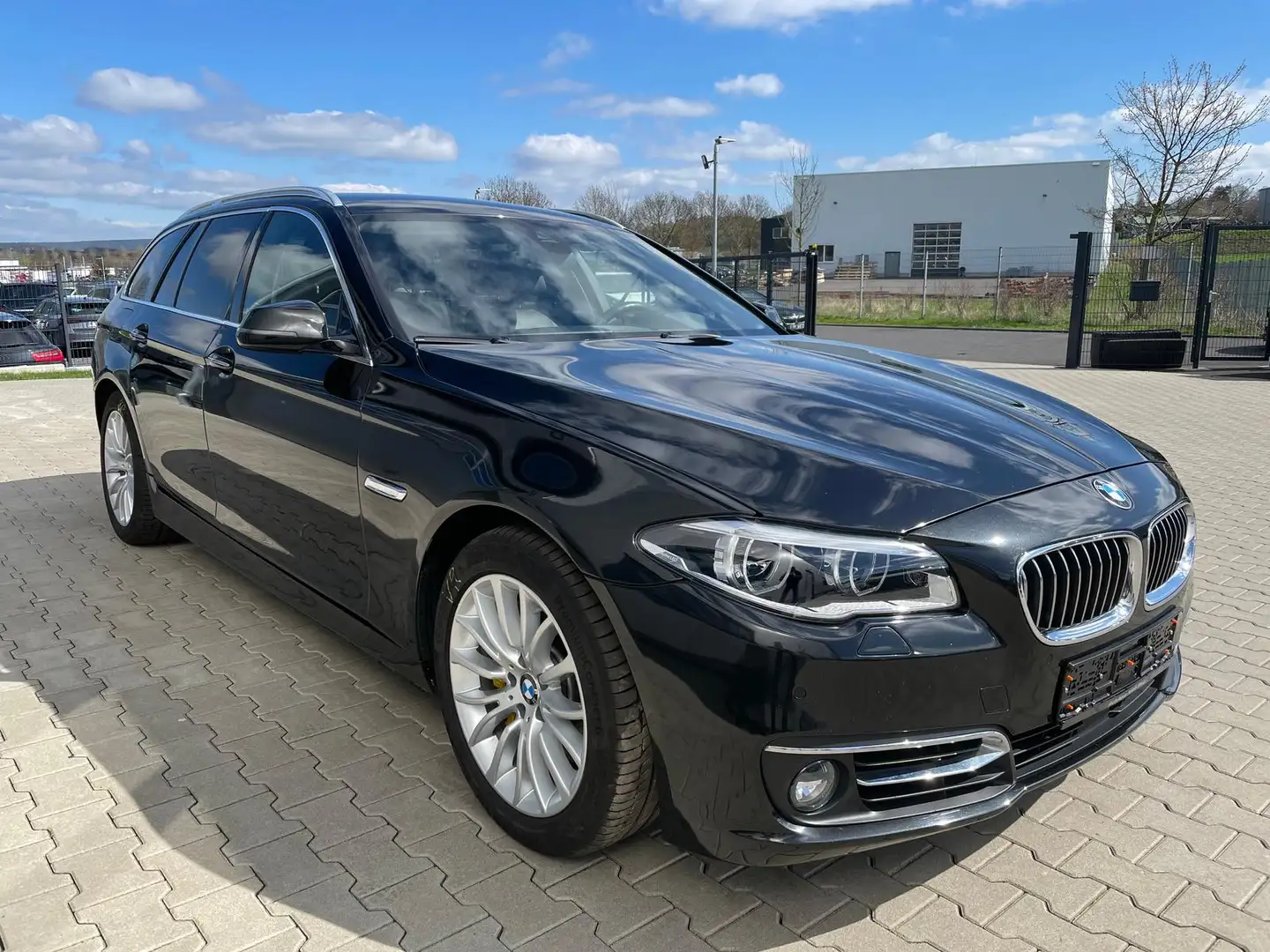 BMW 535 d Touring xDrive Aut. LED AHK Export Mängel Noir - 2