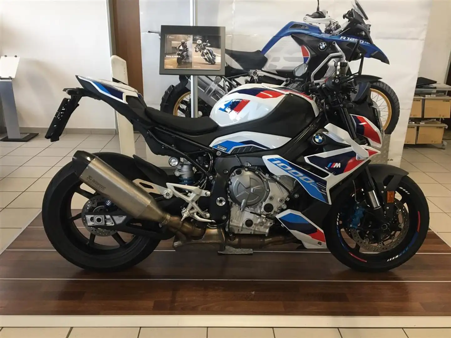 BMW M 1000 R - 1