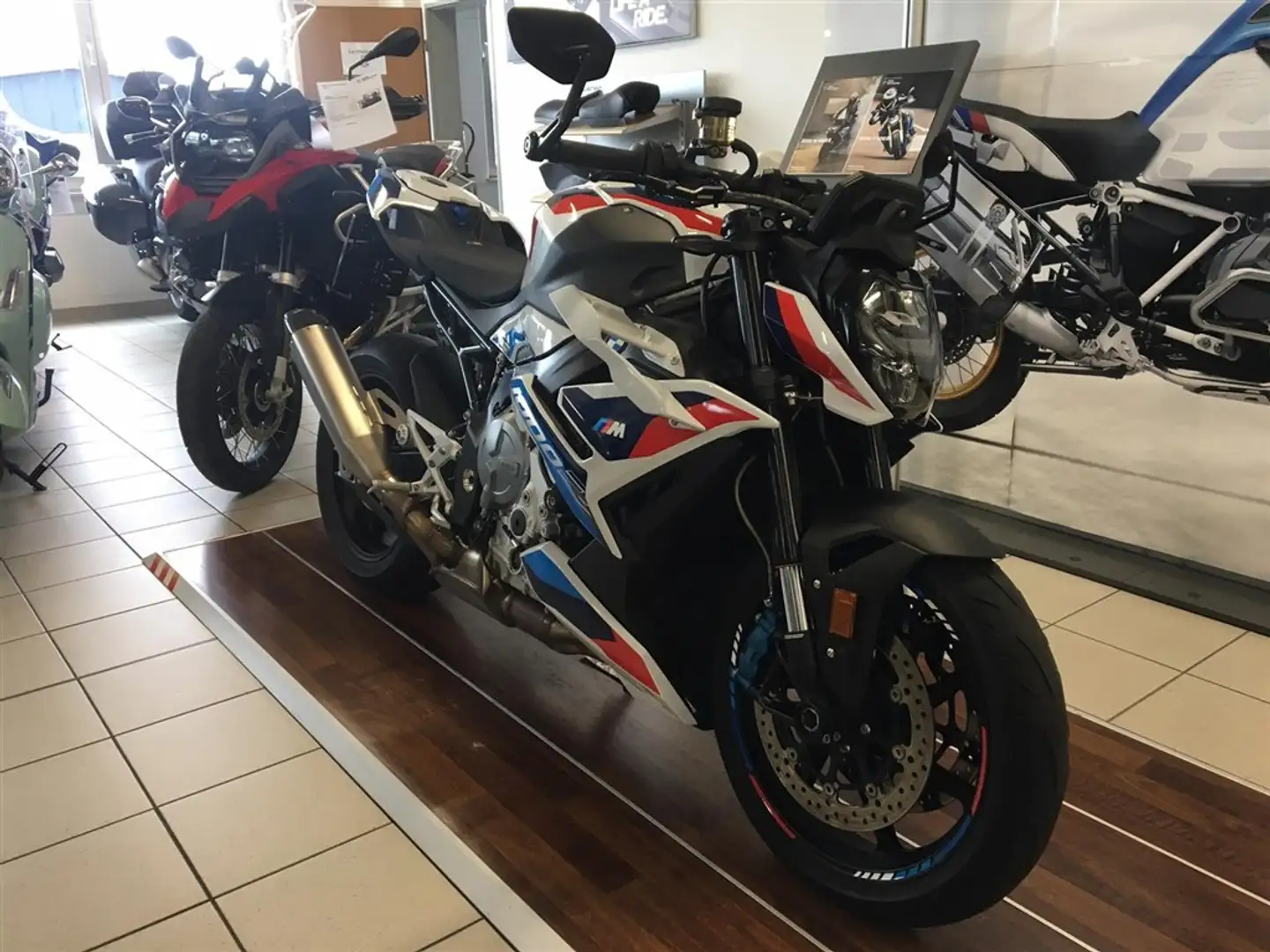 BMW M 1000 R 0 - 2
