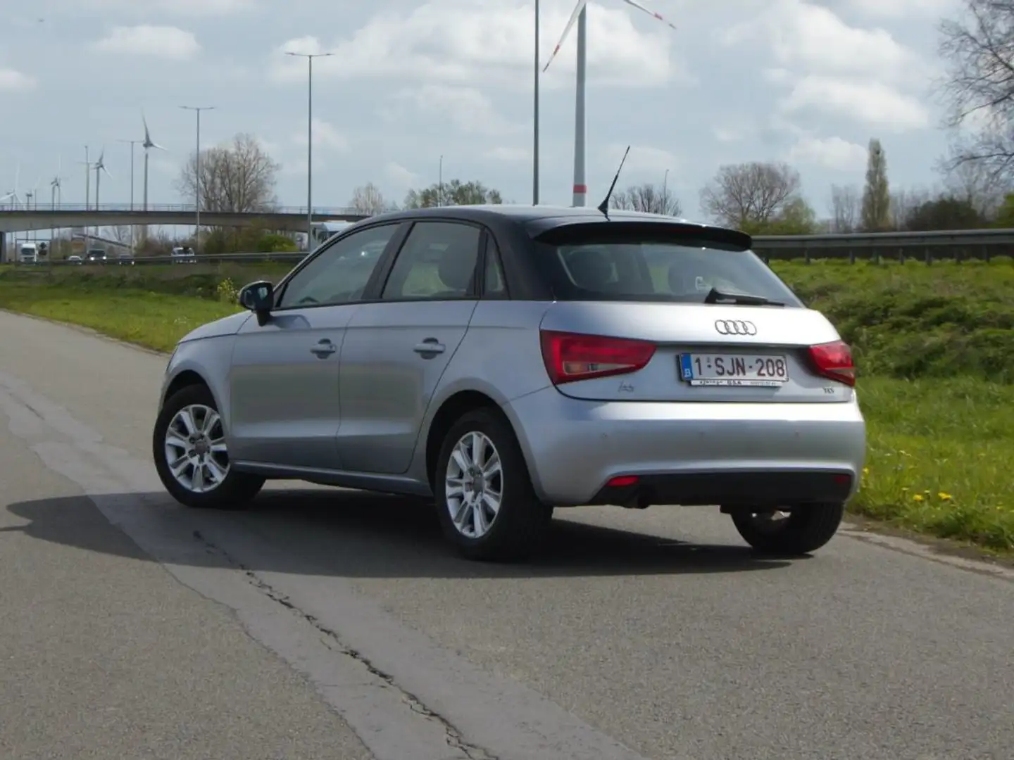 Audi A1 A1 1.6 TDI Sportback Attraction Argent - 2