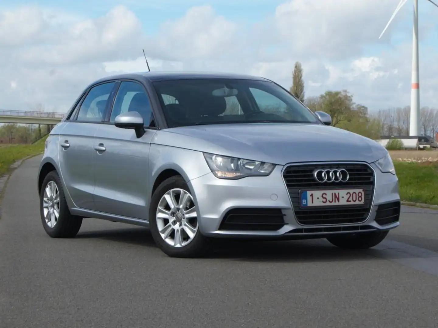 Audi A1 A1 1.6 TDI Sportback Attraction Argent - 1