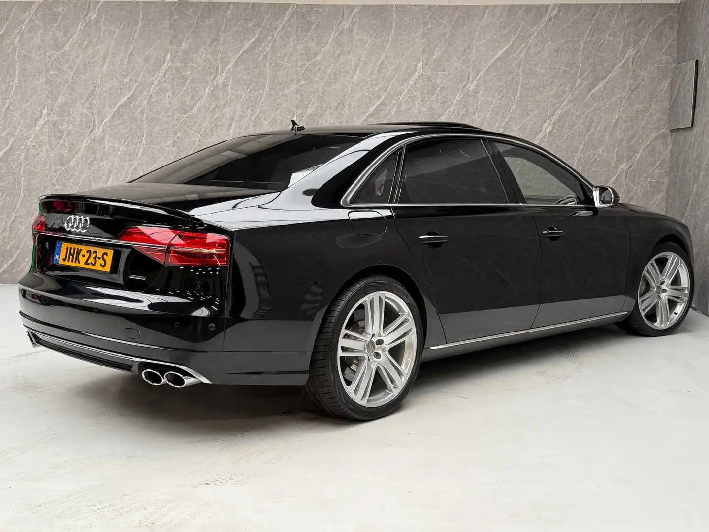 Audi A8 W12 6.3 FSI 501 PK quattro Lang Pro Line+ / Dealer Zwart - 2