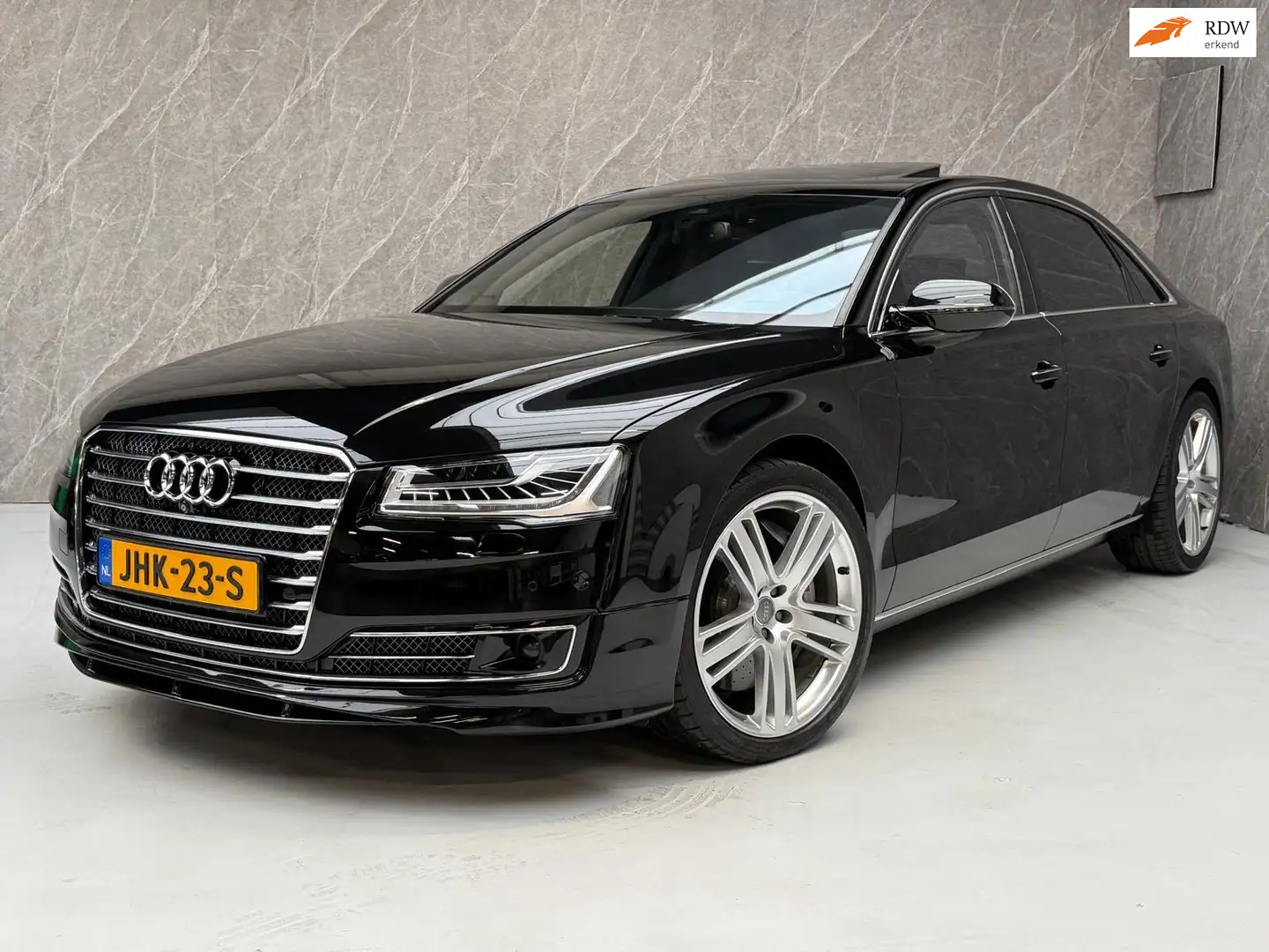 Audi A8 W12 6.3 FSI 501 PK quattro Lang Pro Line+ / Dealer Zwart - 1