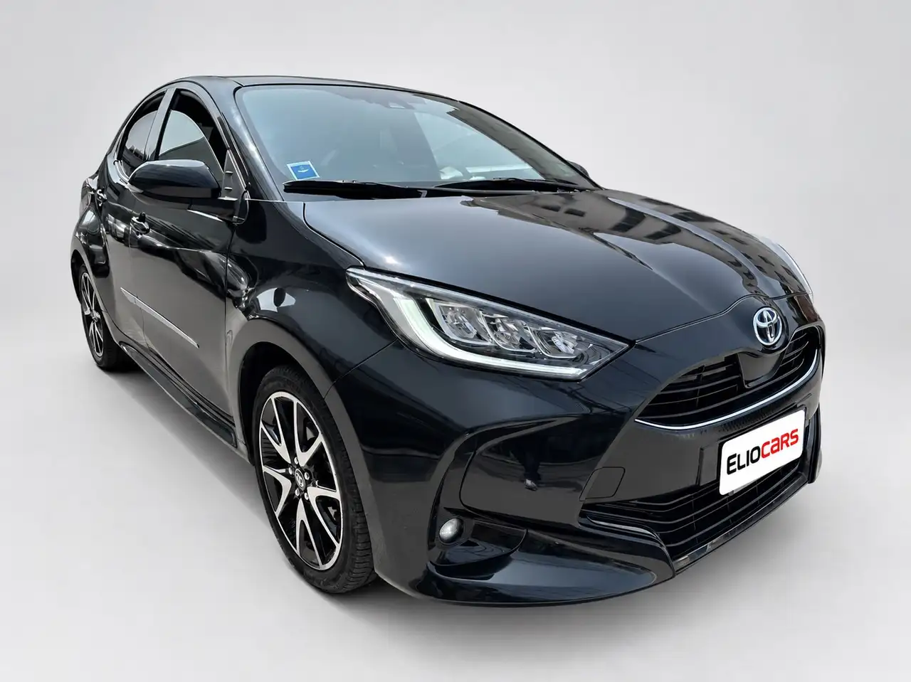 Toyota Yaris 1.5h Lounge automatica — photo 1 of 17