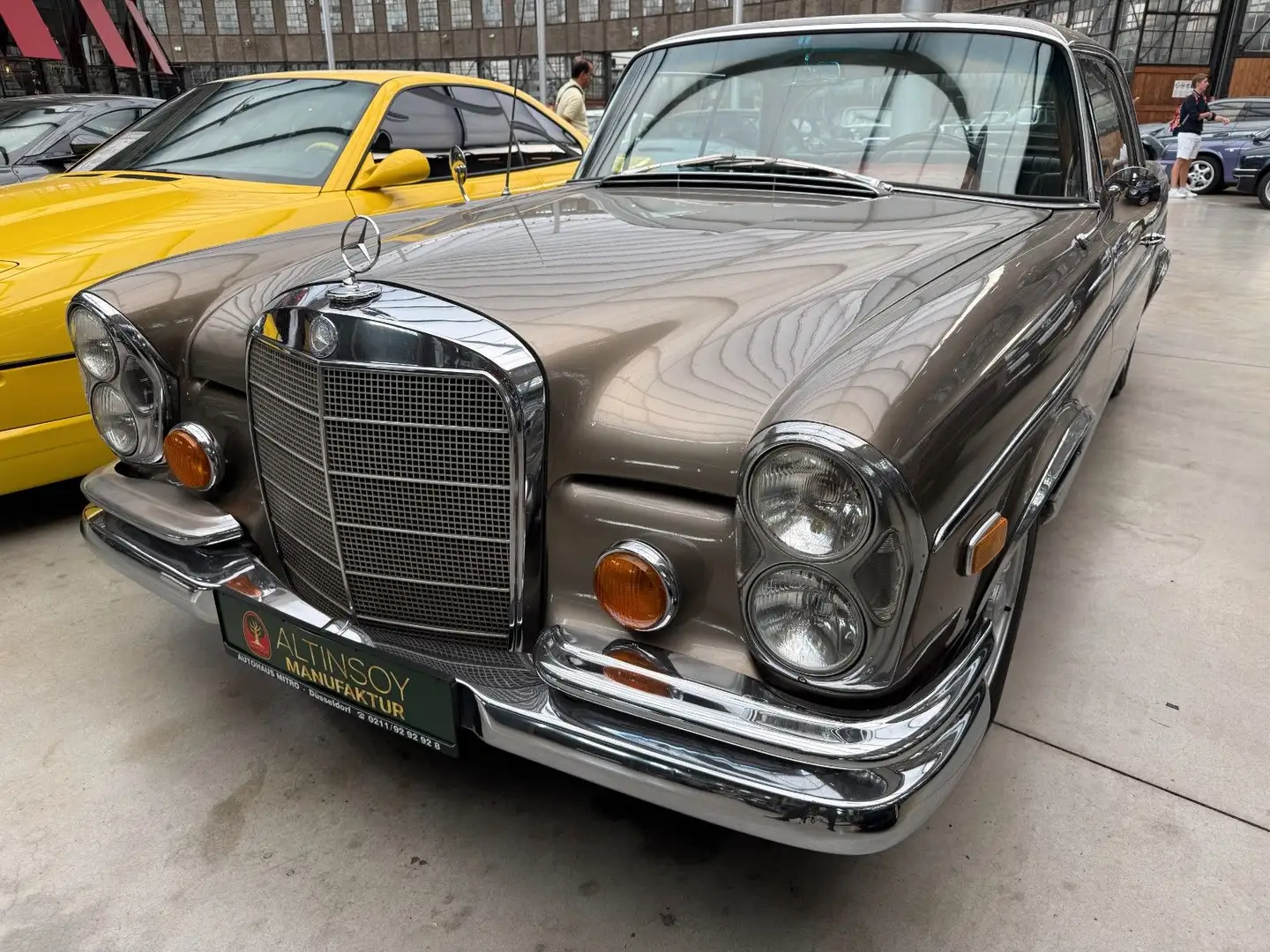 Mercedes-Benz 250 SE Coupe Aut Klima Grau - 1
