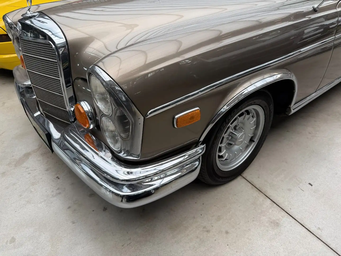 Mercedes-Benz 250 SE Coupe Aut Klima Grau - 2