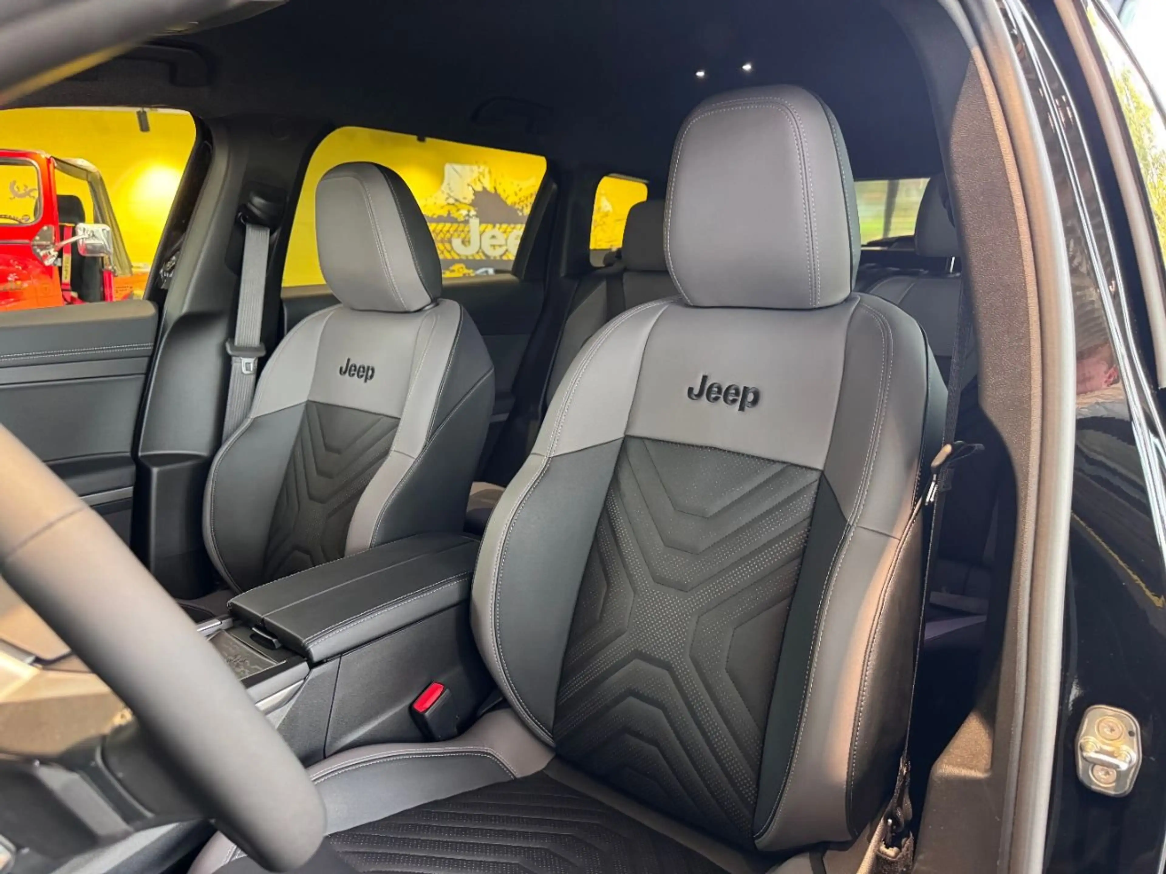Jeep Compass First Edition E-Hybrid — photo 10