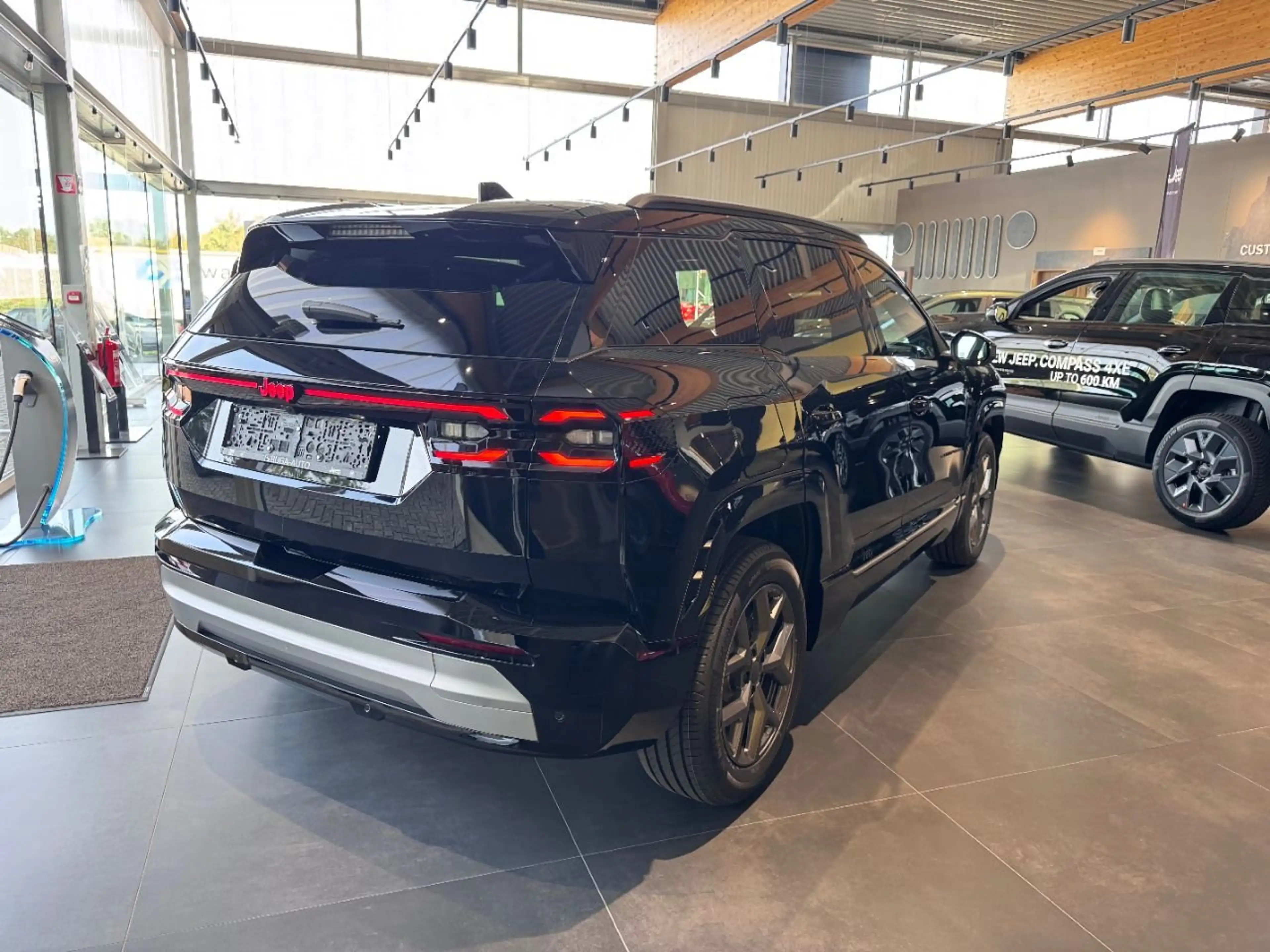 Jeep Compass First Edition E-Hybrid — photo 4