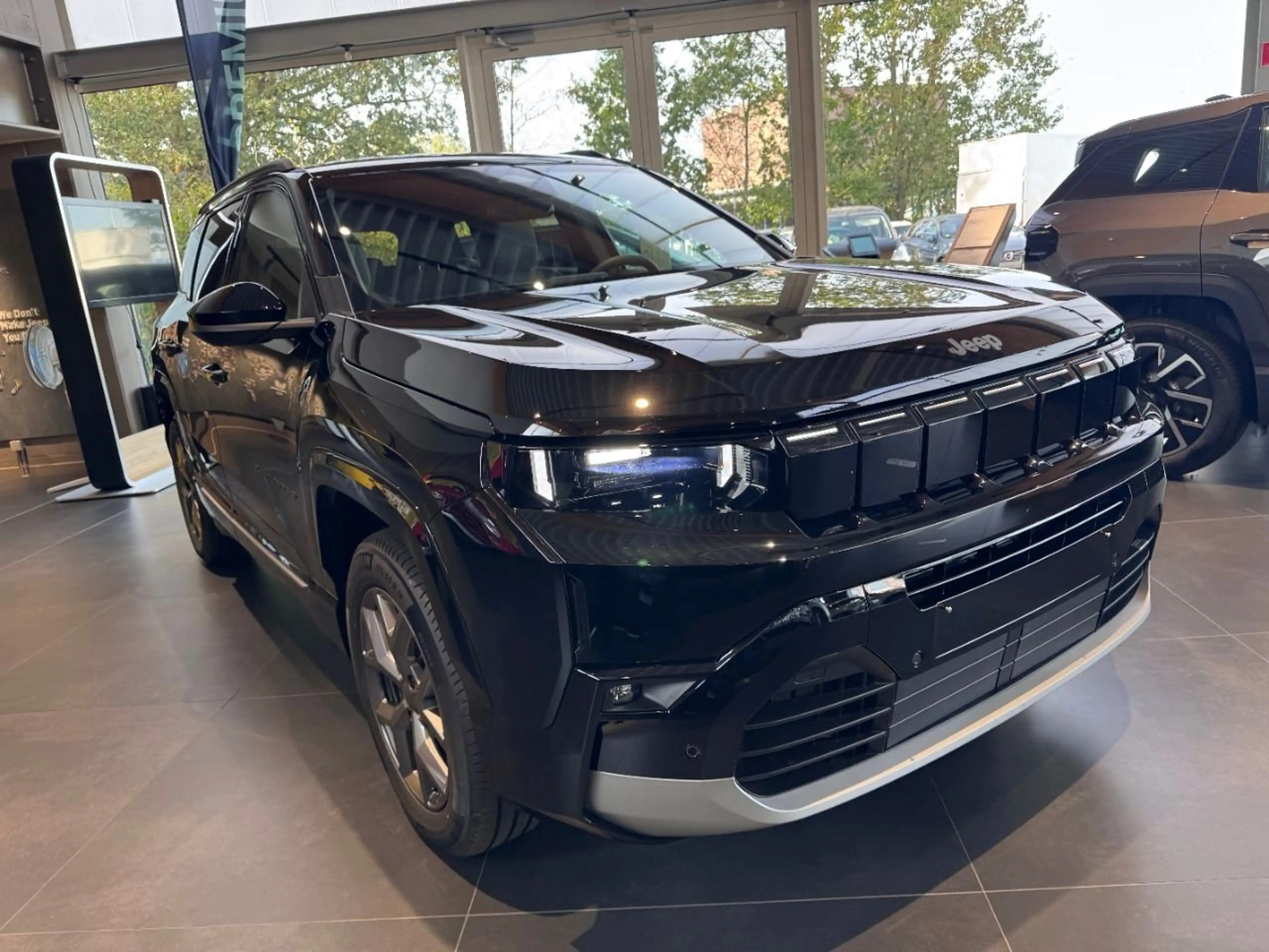 Jeep Compass First Edition E-Hybrid — photo 2