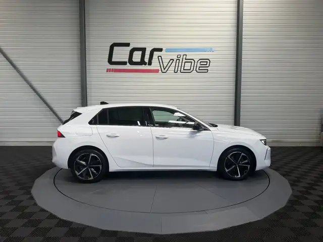 Opel Astra view 3