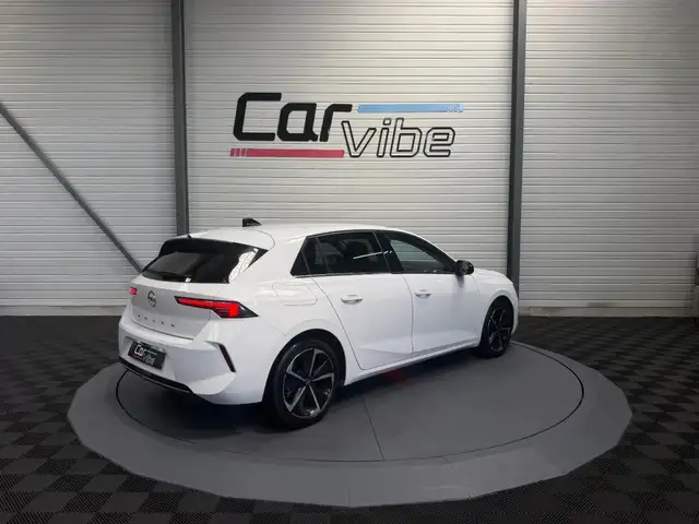 Opel Astra view 4