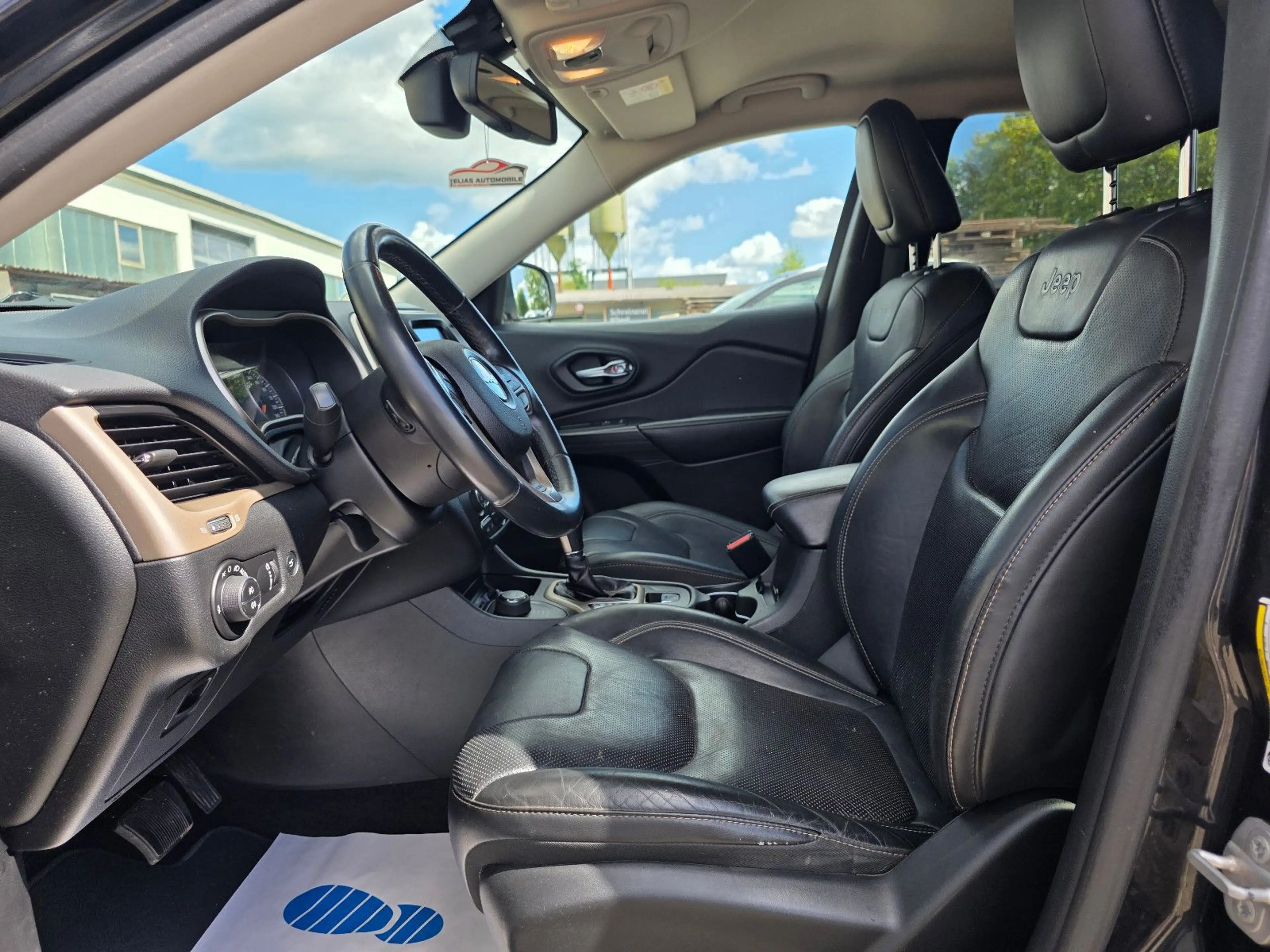 Jeep Cherokee Limited 4WD — photo 15