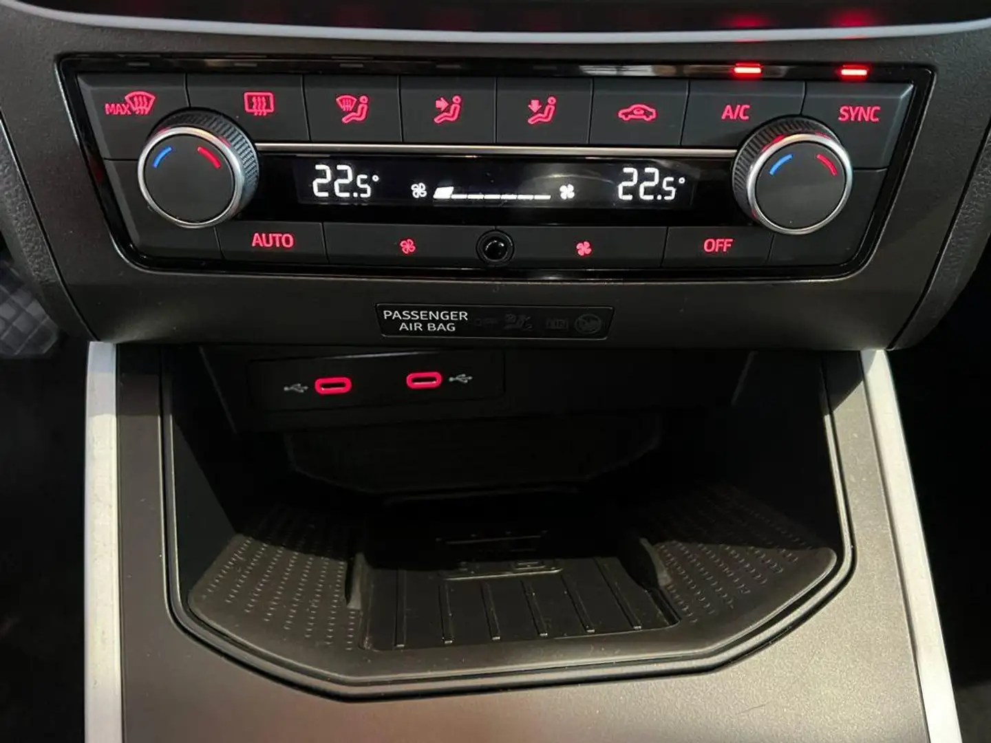 SEAT Arona 1.0 TSI S&S Xperience XM 115 Rot - 2