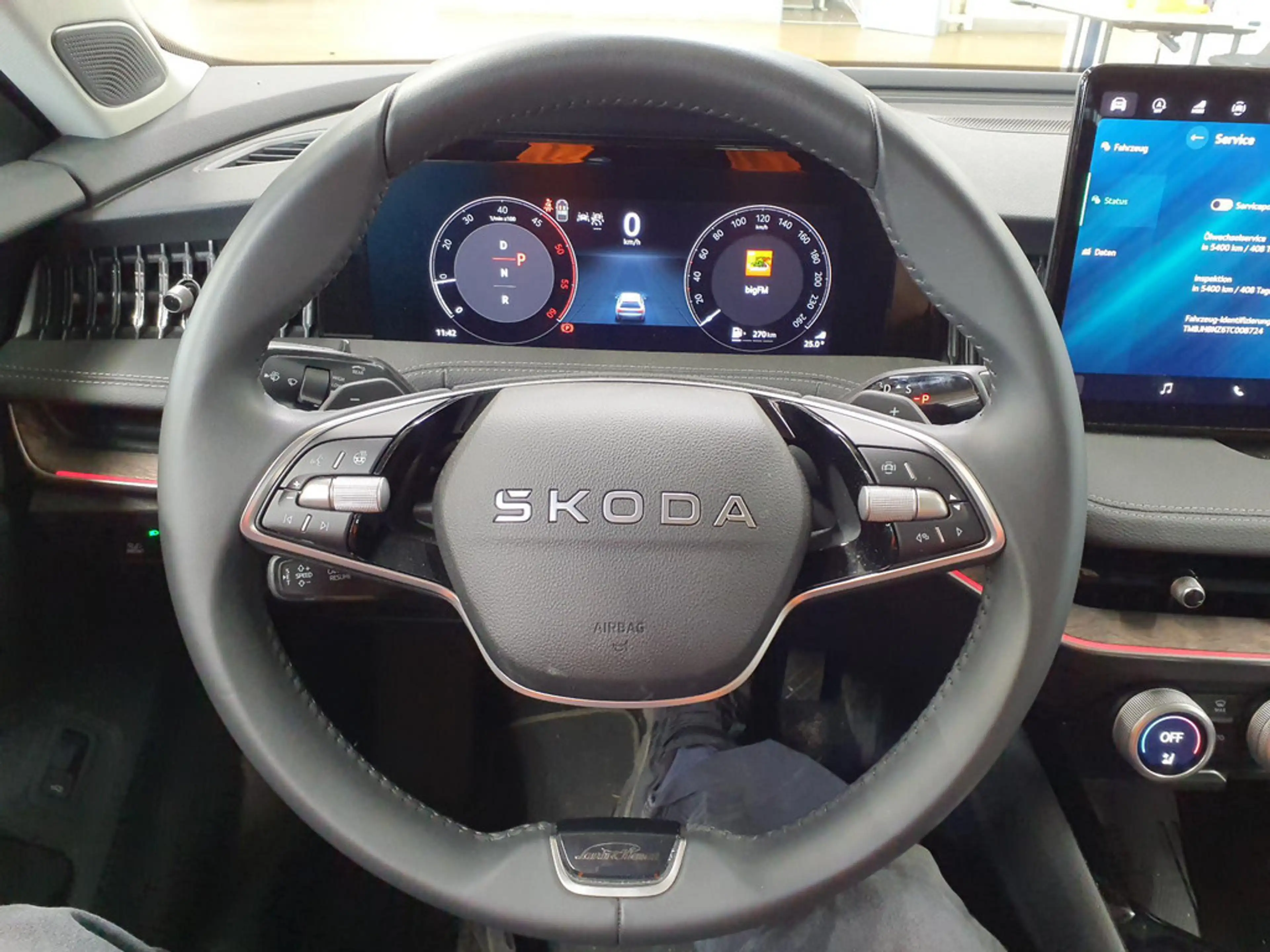 Skoda Superb Combi 2.0 TDI L&K MATRIX-LED AHK PANO — photo 4
