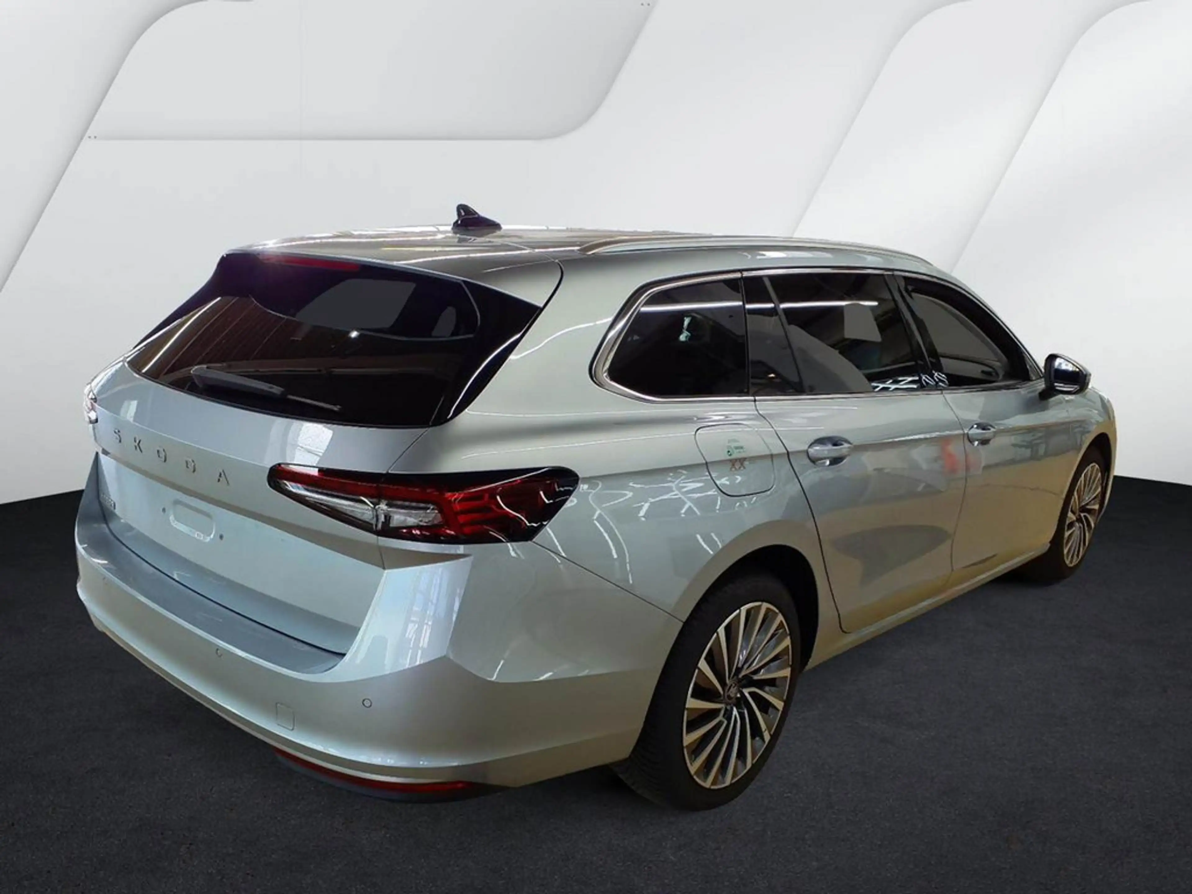 Skoda Superb Combi 2.0 TDI L&K MATRIX-LED AHK PANO — photo 3