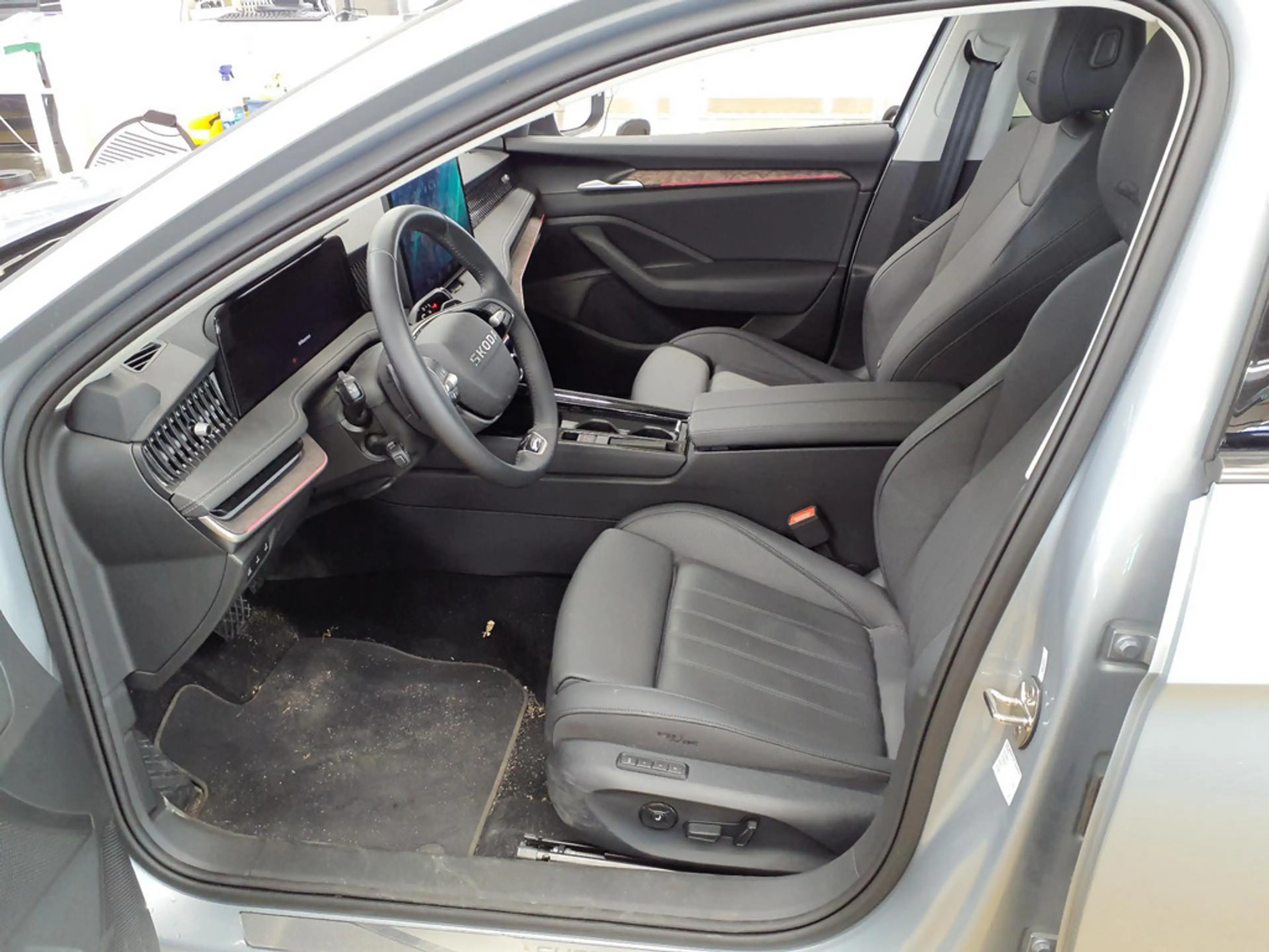 Skoda Superb Combi 2.0 TDI L&K MATRIX-LED AHK PANO — photo 7