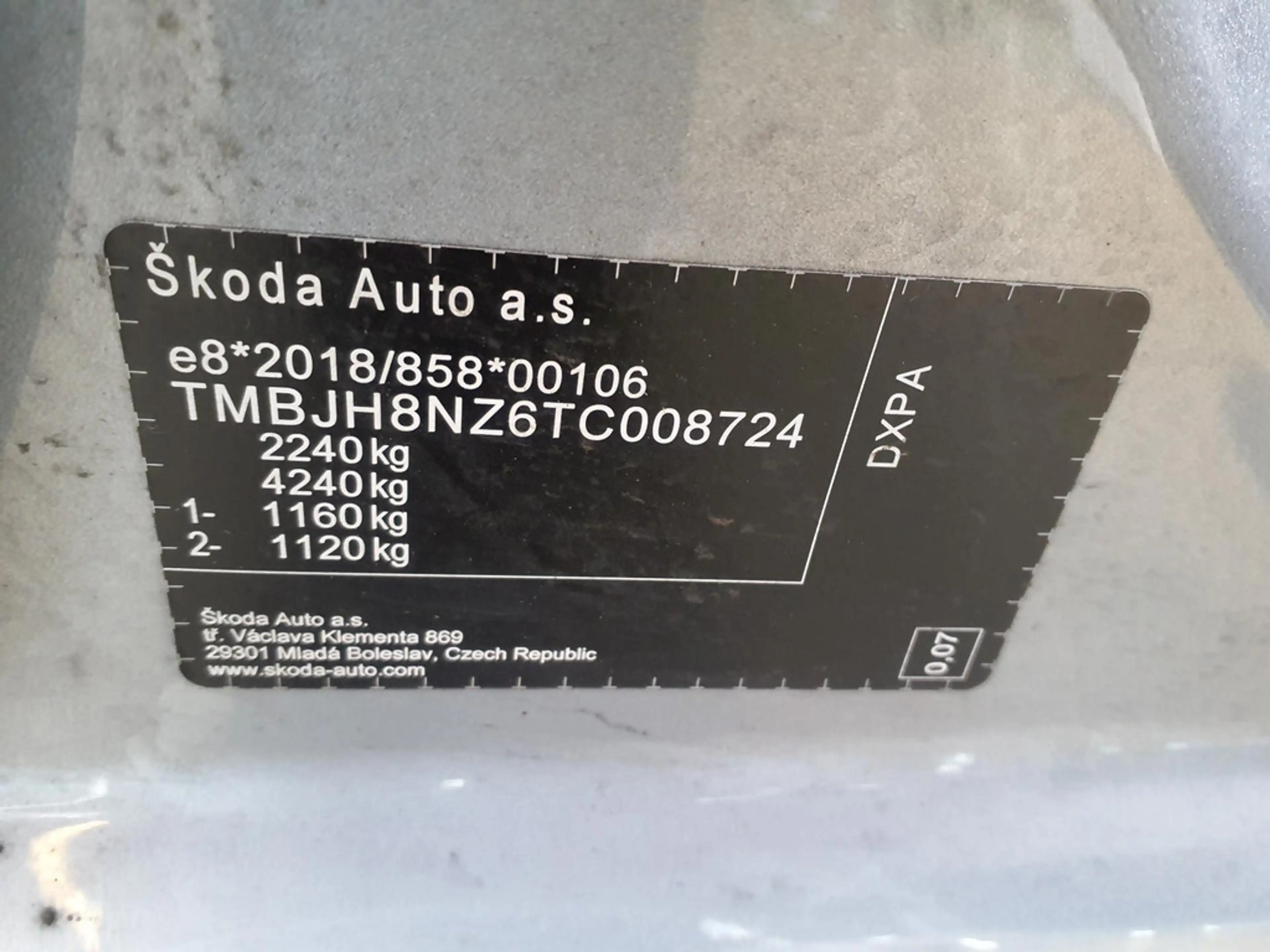 Skoda Superb Combi 2.0 TDI L&K MATRIX-LED AHK PANO — photo 9