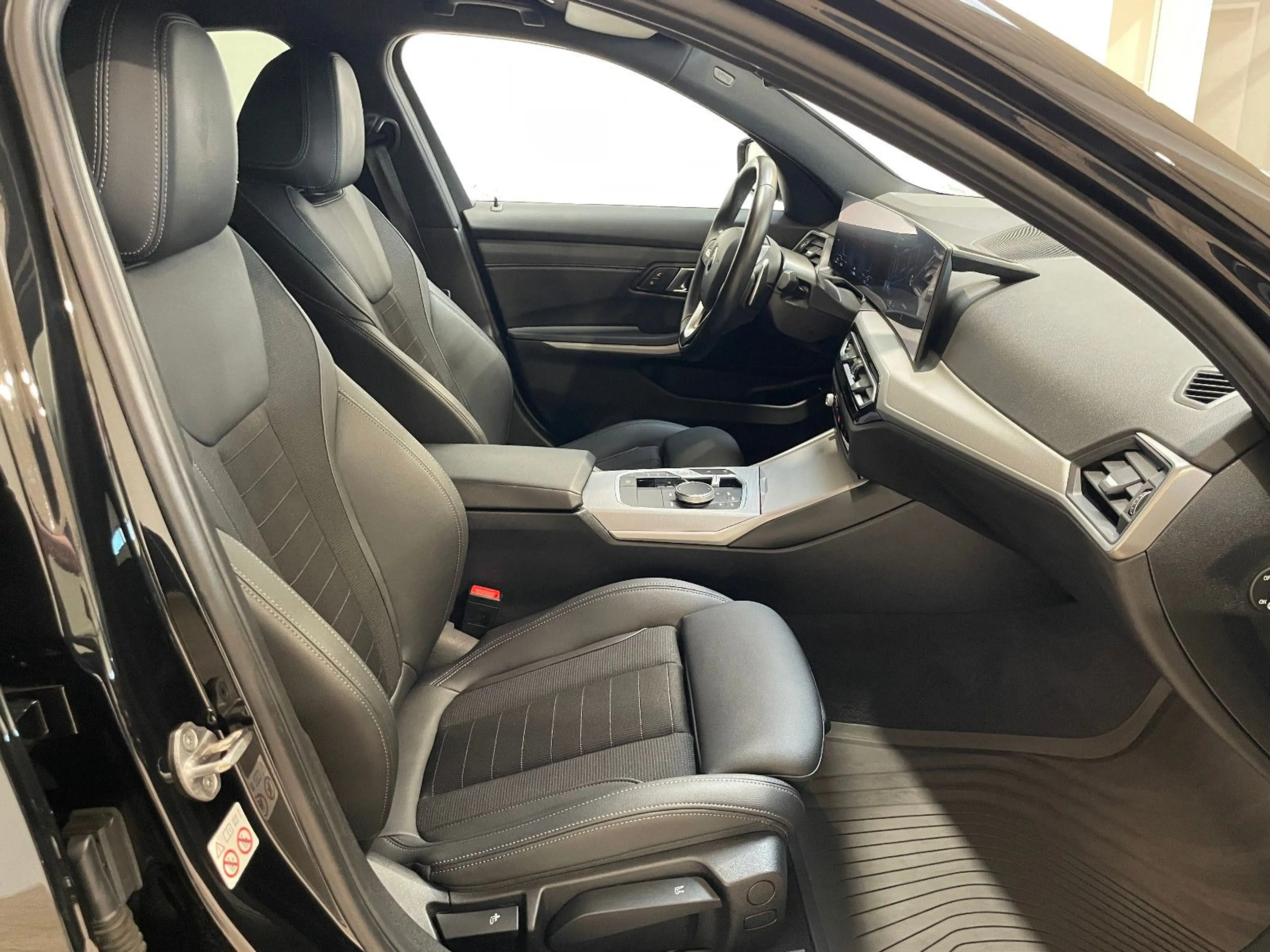 BMW 320 d Touring FACELIFT*Sport Sitze*ACC*LED*M — photo 17
