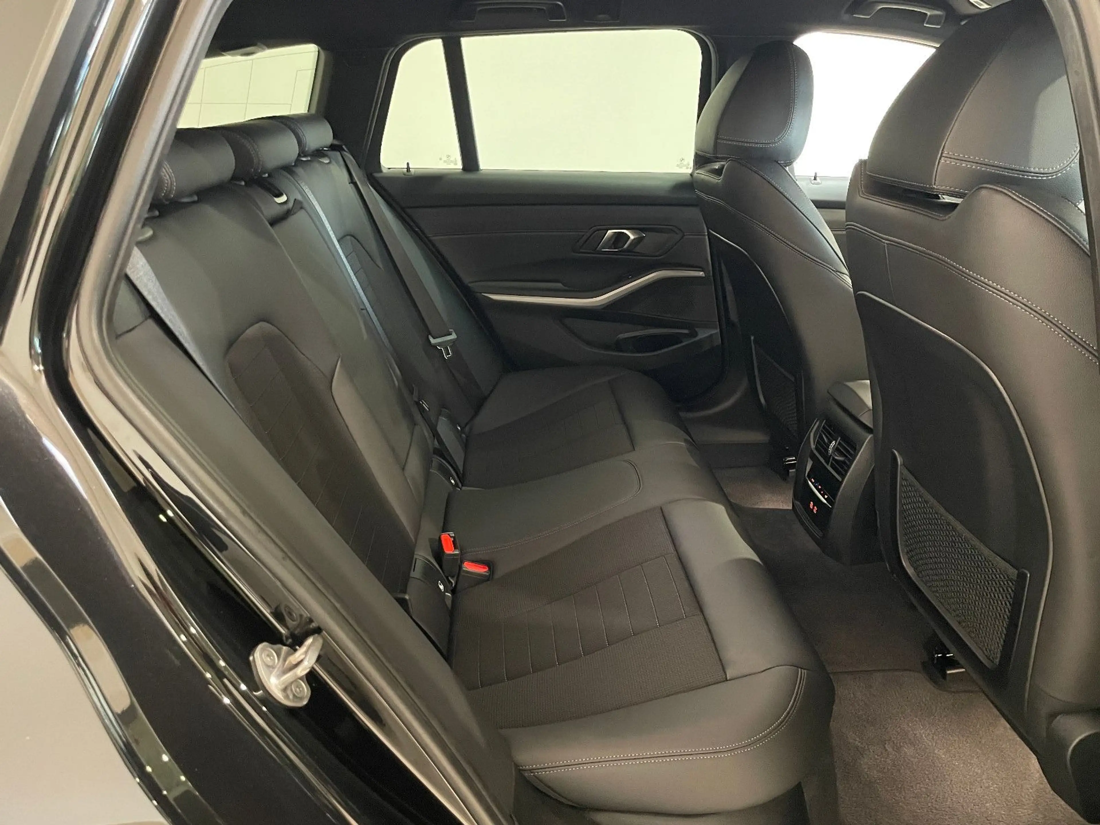 BMW 320 d Touring FACELIFT*Sport Sitze*ACC*LED*M — photo 16