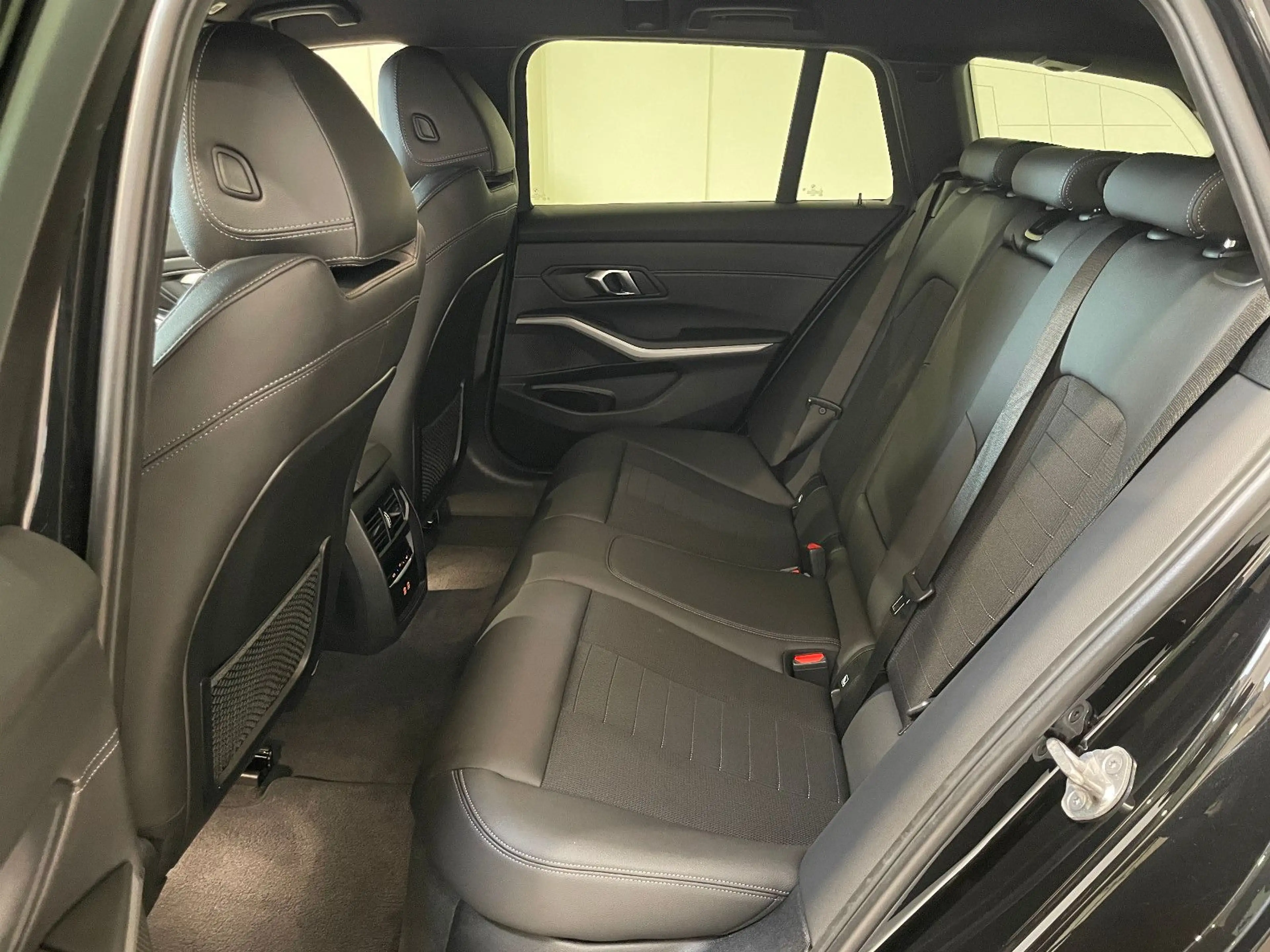 BMW 320 d Touring FACELIFT*Sport Sitze*ACC*LED*M — photo 15