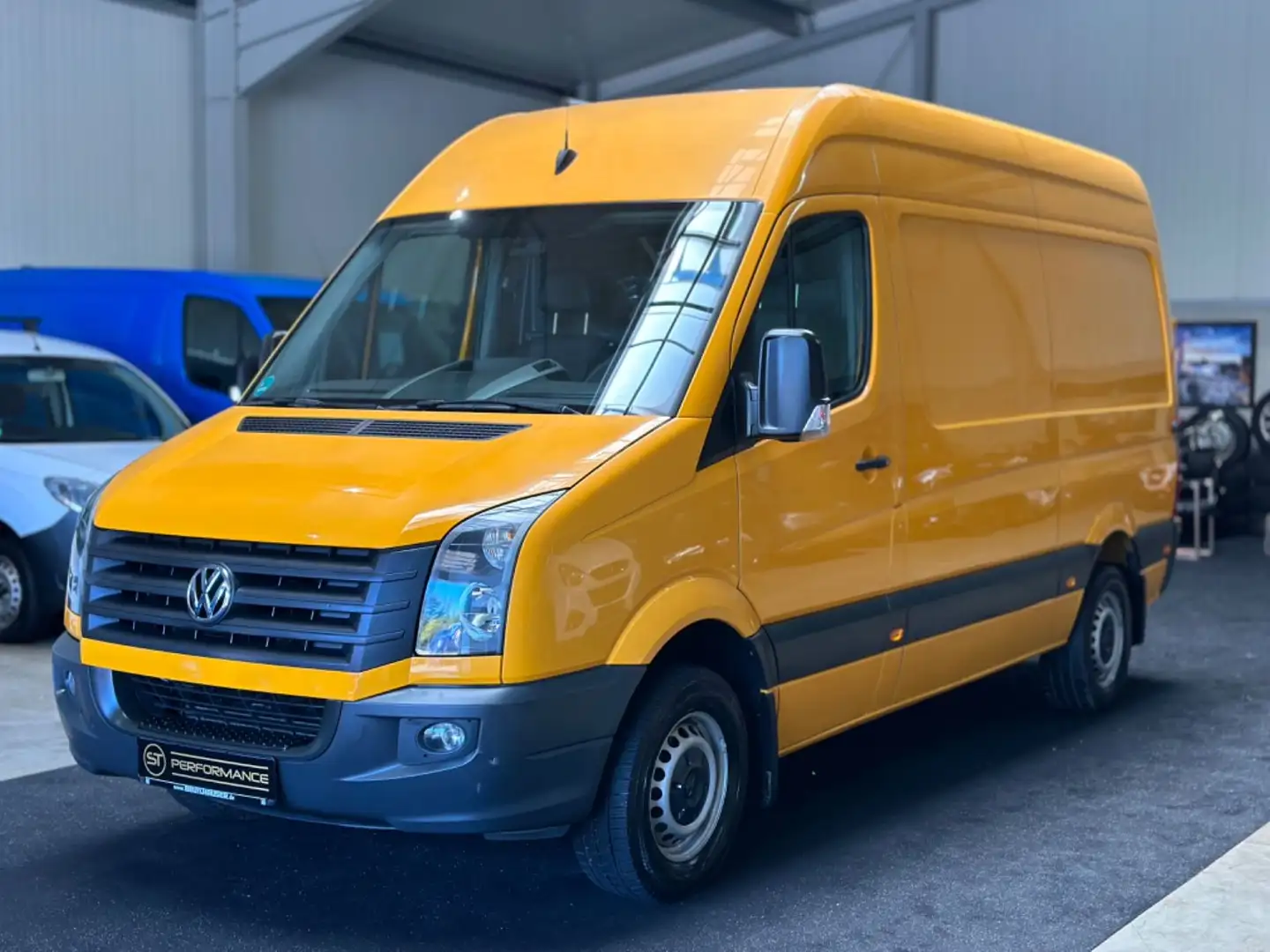 Volkswagen Crafter 35 mittel L2H2 Hochdach KLIMA 1HAND AHK Jaune - 1