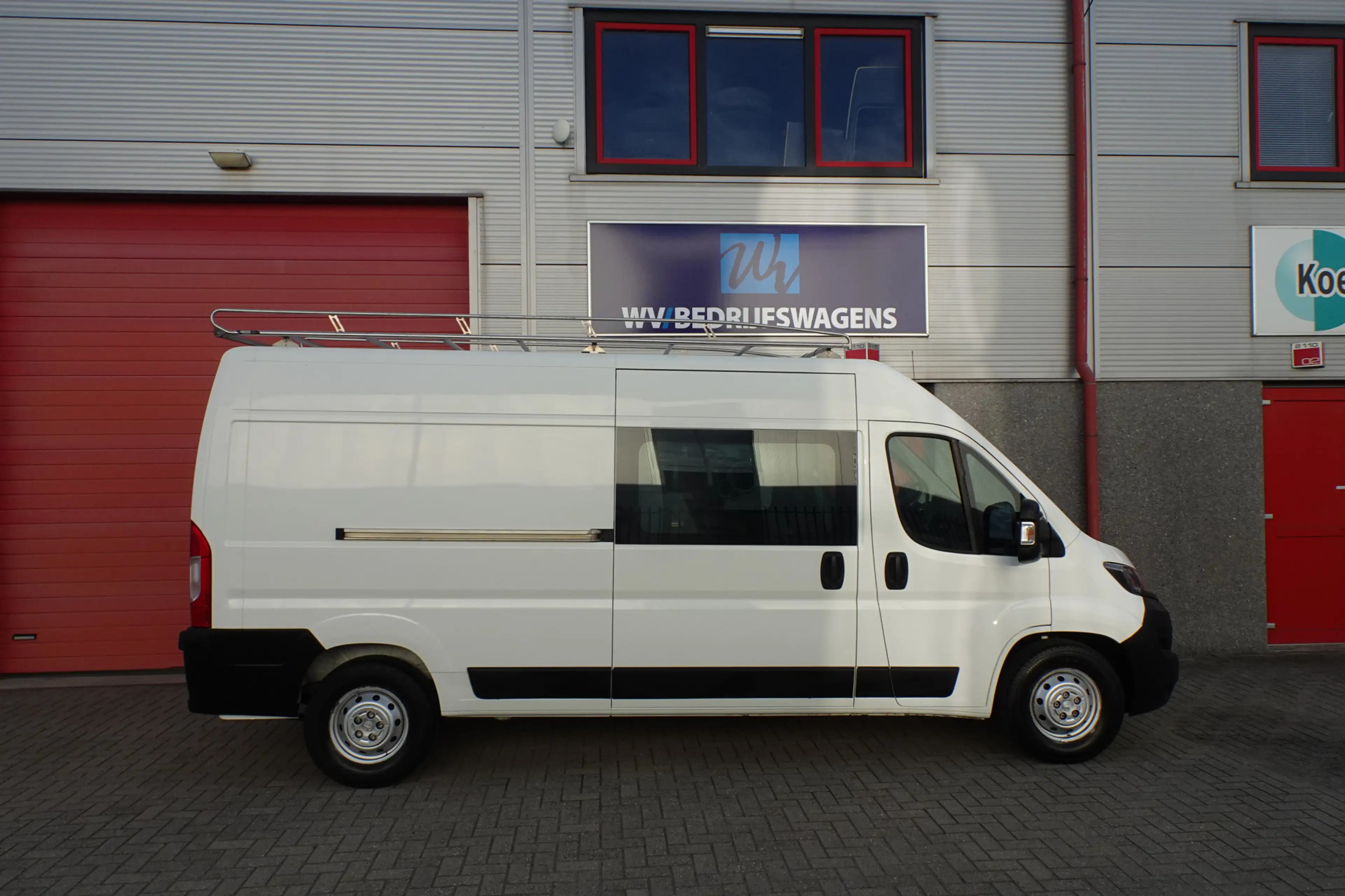 Peugeot Boxer 335 2.2 BlueHDi 140 L3H2 Premium DC — photo 7