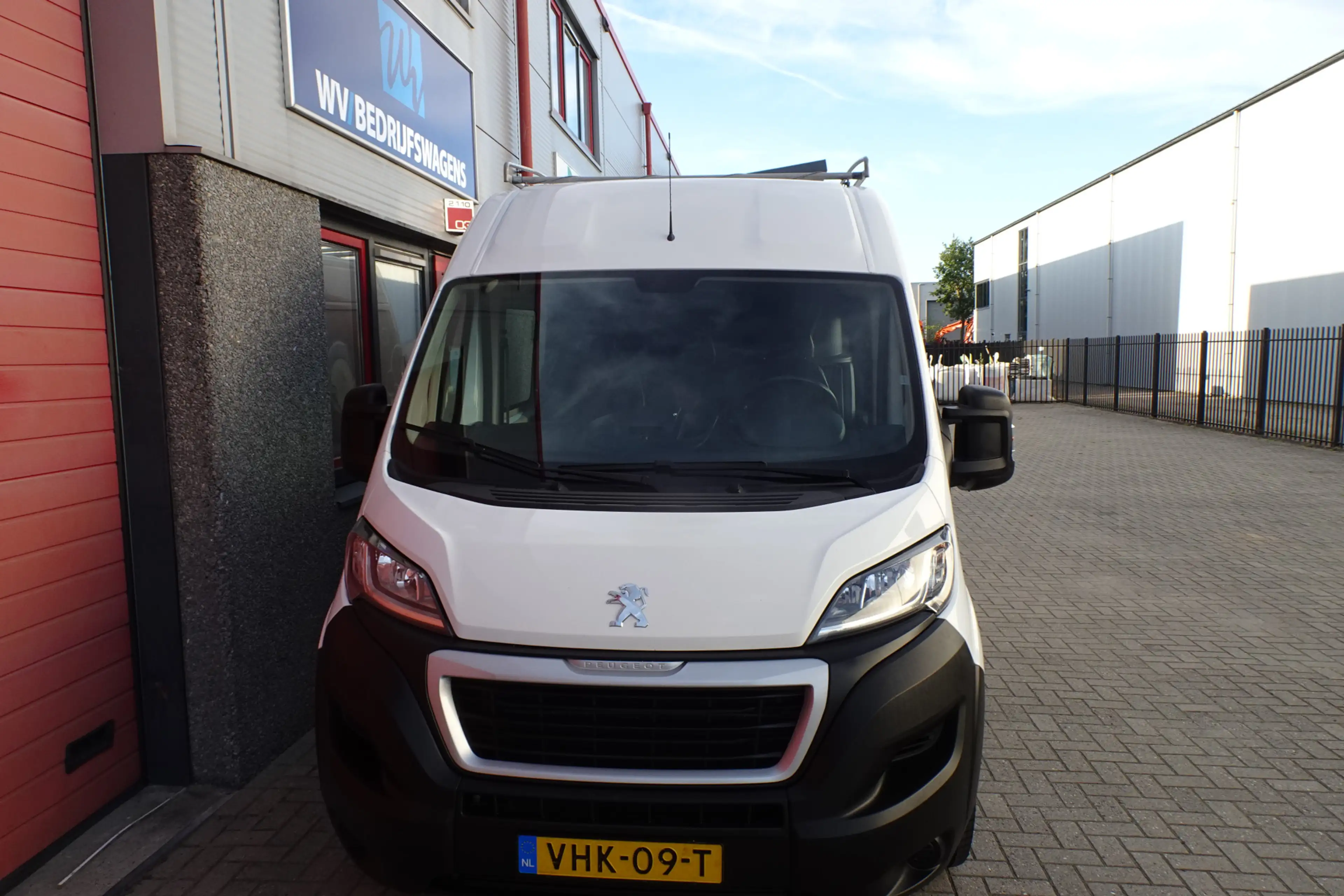 Peugeot Boxer 335 2.2 BlueHDi 140 L3H2 Premium DC — photo 12