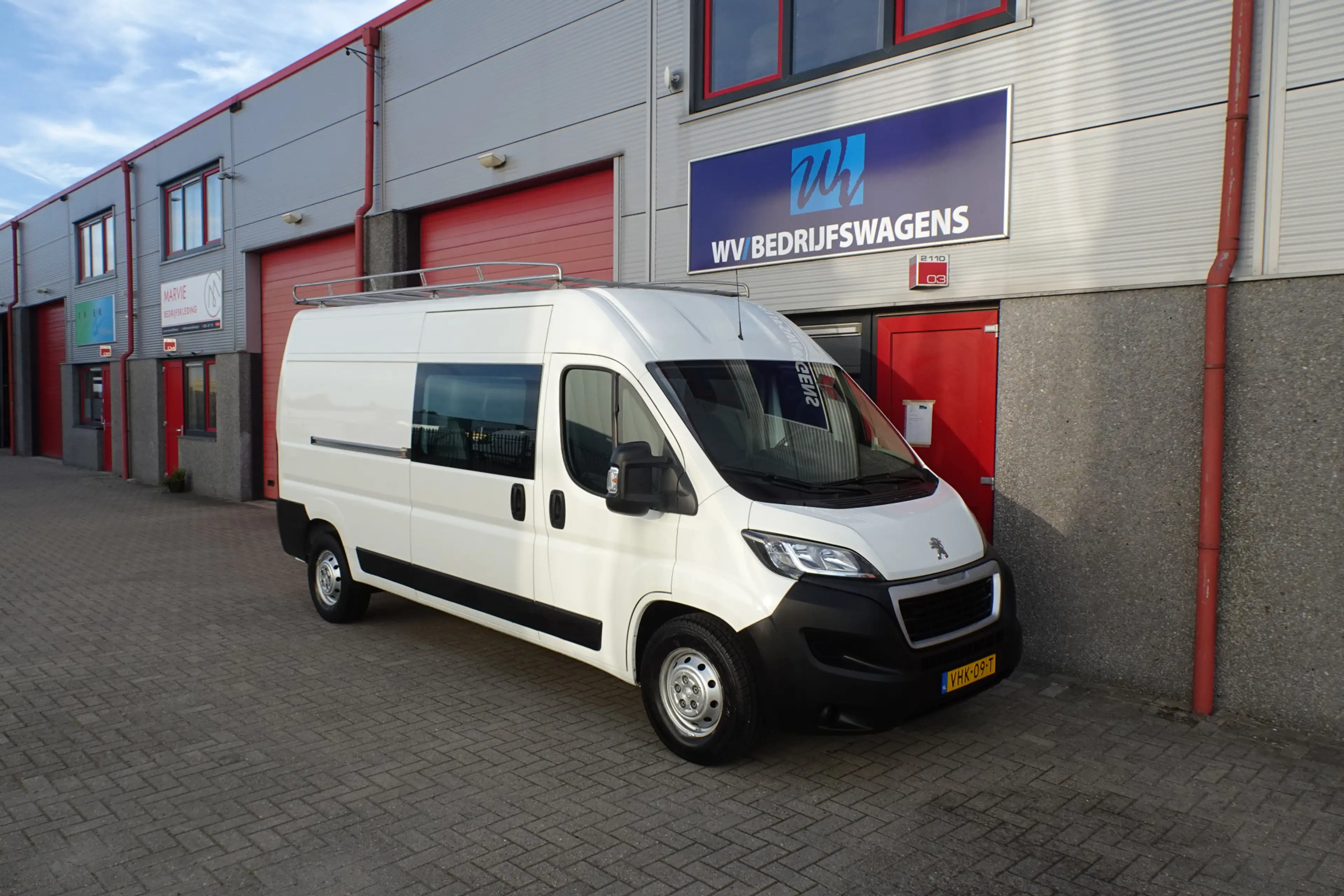 Peugeot Boxer 335 2.2 BlueHDi 140 L3H2 Premium DC — photo 4