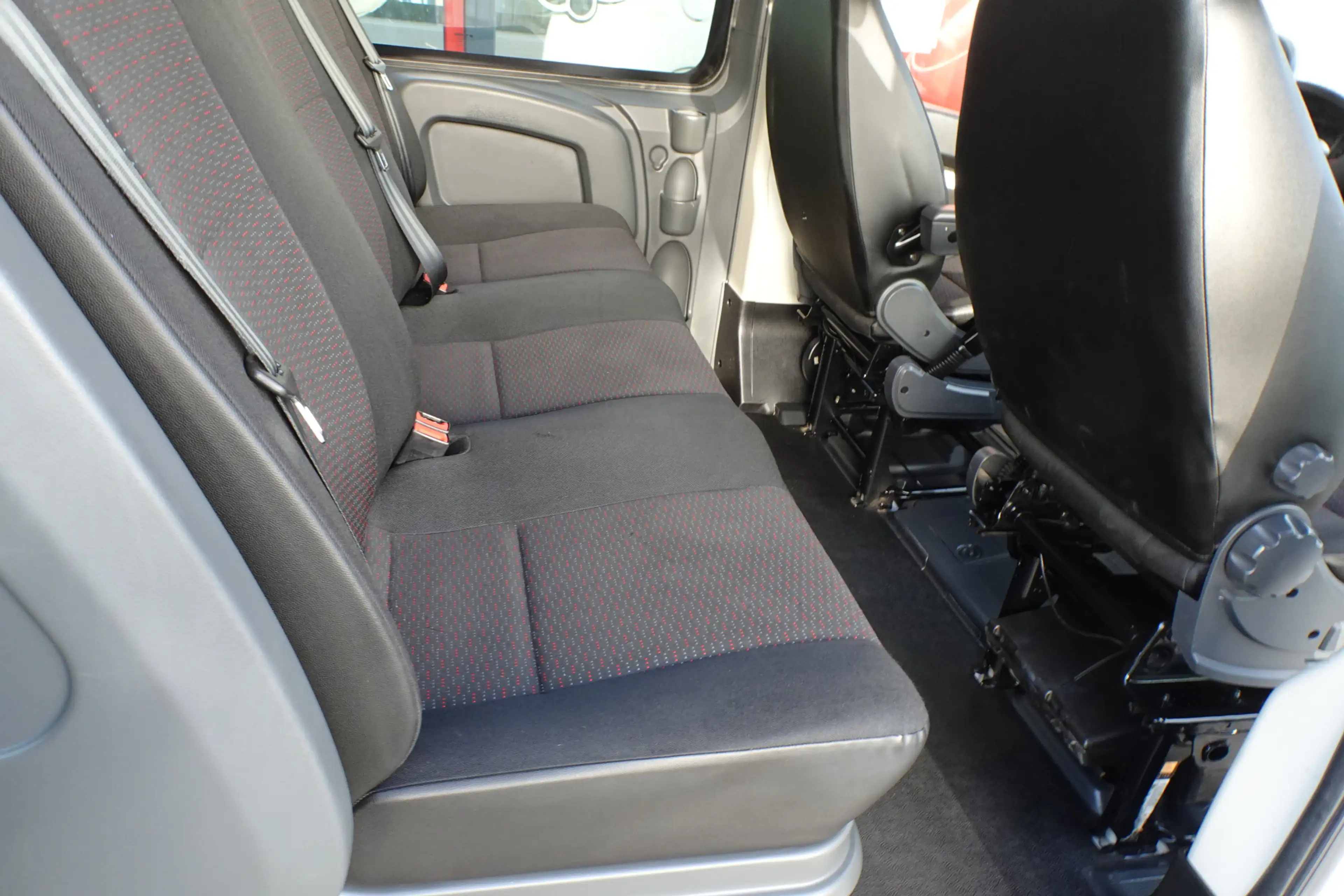 Peugeot Boxer 335 2.2 BlueHDi 140 L3H2 Premium DC — photo 15