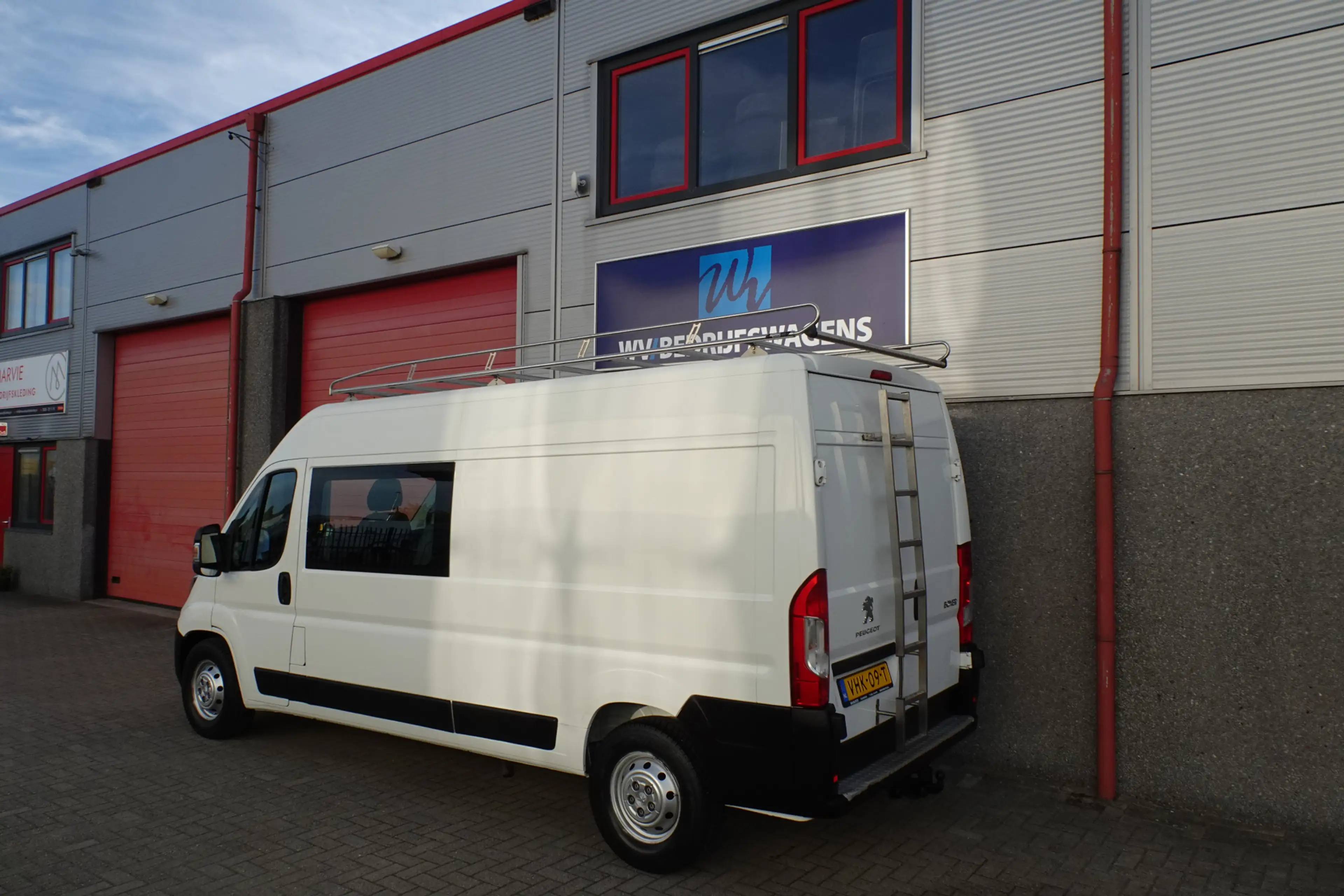 Peugeot Boxer 335 2.2 BlueHDi 140 L3H2 Premium DC — photo 2