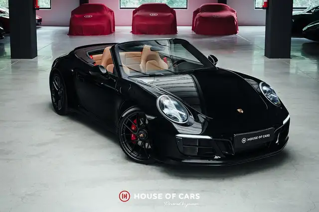Porsche 911 view 4