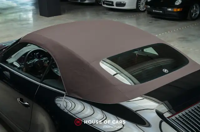 Porsche 911 view 15