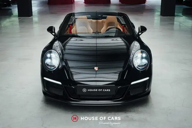 Porsche 911 view 3