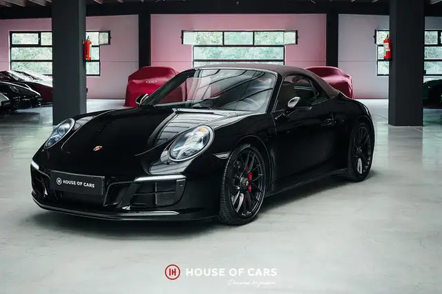 Porsche 911 view 2