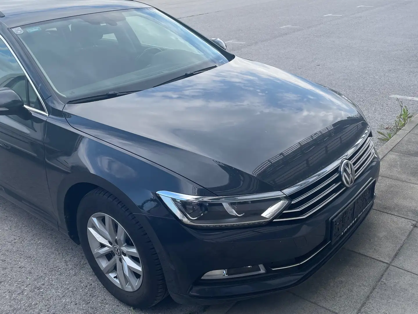 Volkswagen Passat Variant 2,0 TDI SCR DSG Grau - 1
