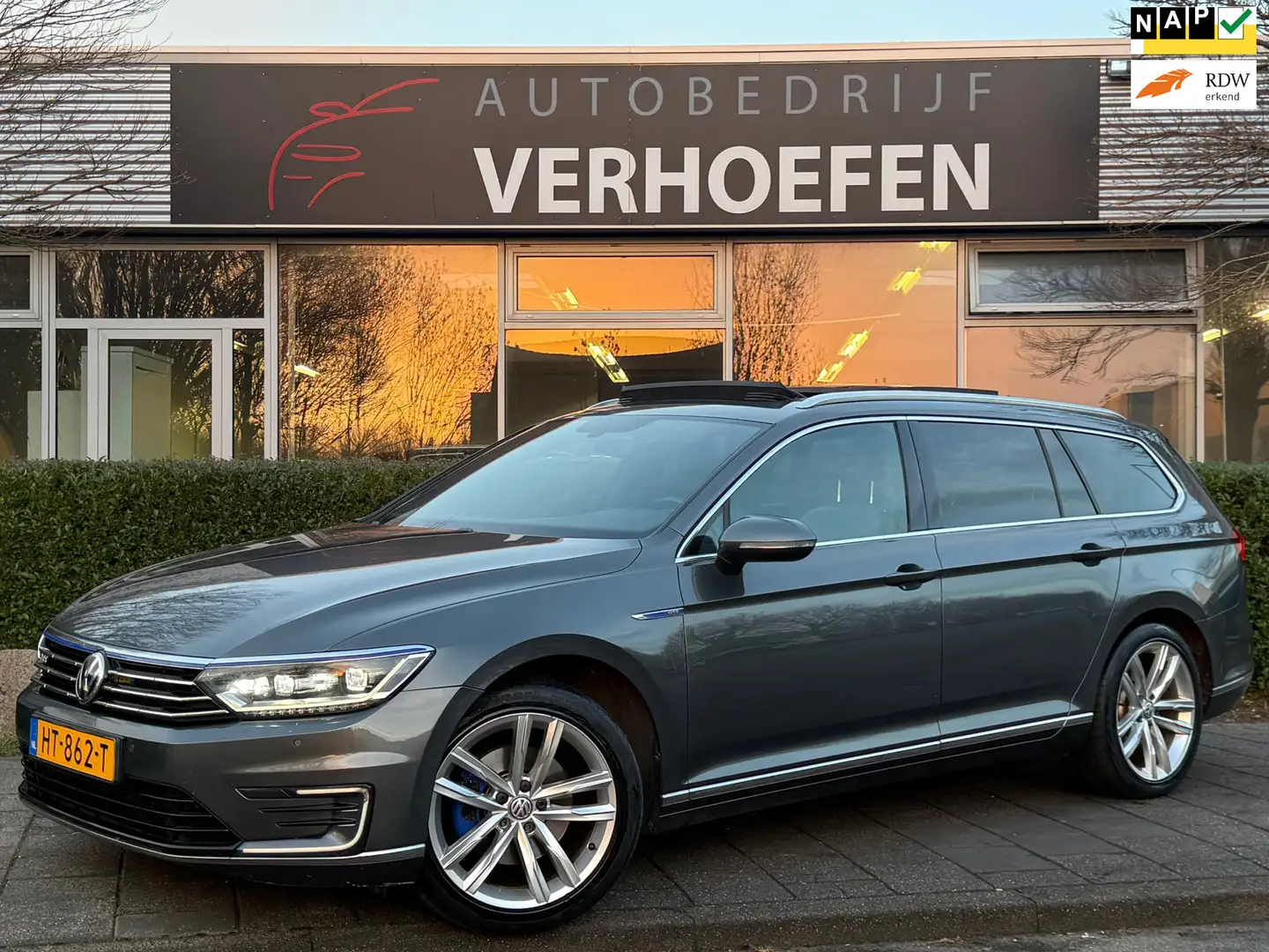 Volkswagen Passat Variant 1.4 TSI GTE Highline - FULL OPTION - PANORAMADAK - Grijs - 1