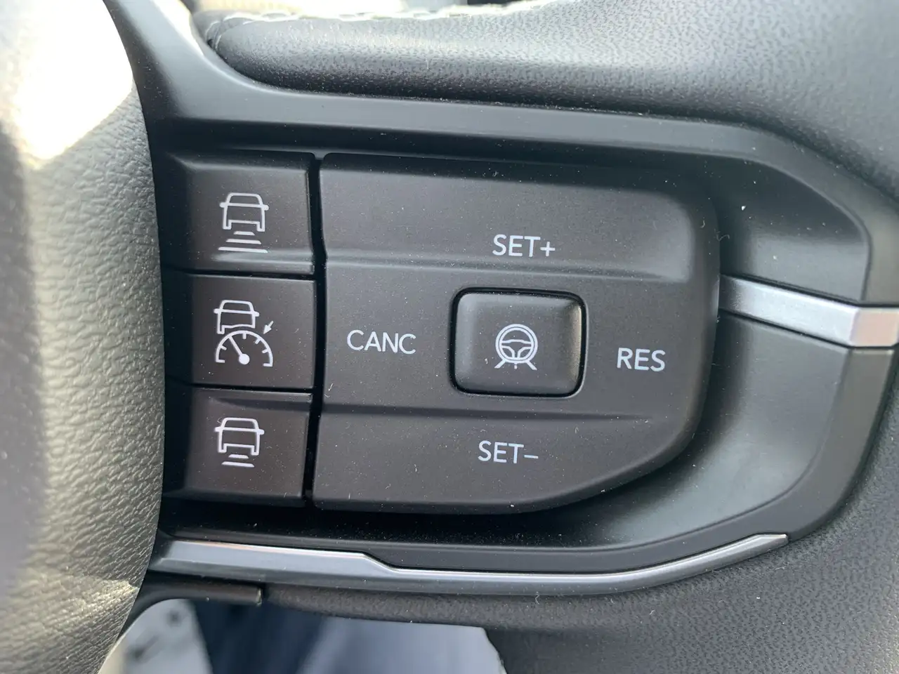 Jeep Cherokee снимка Jeep Cherokee