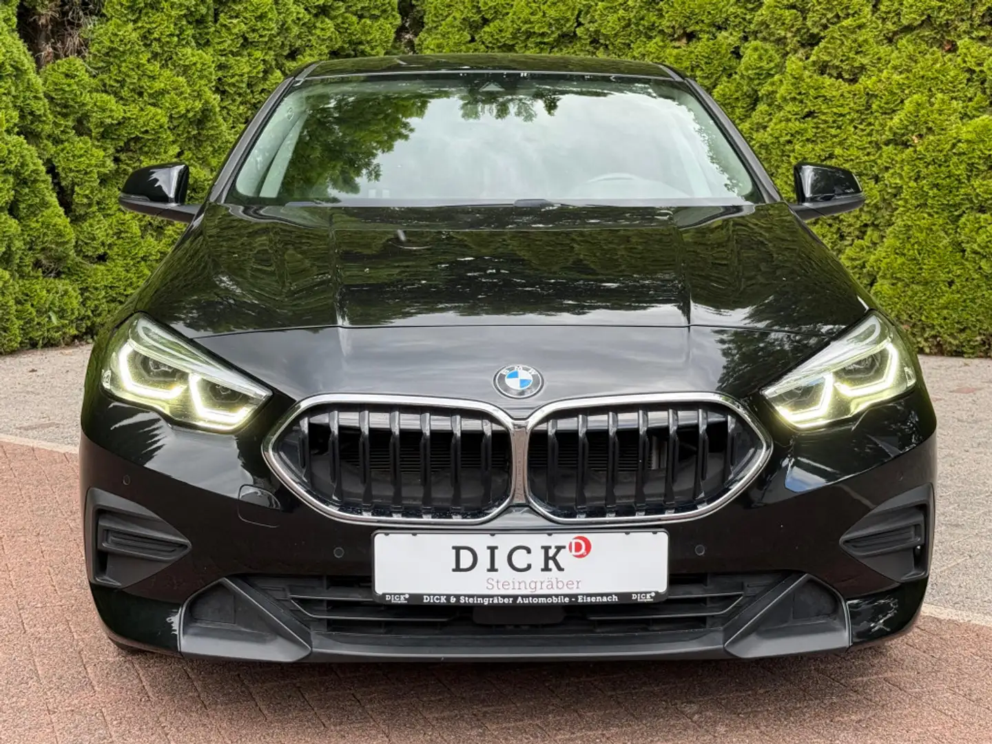 BMW 216 d Aut. Gran Coupe Sport-Line LED+AHK+NAV+SHZ Černá - 2